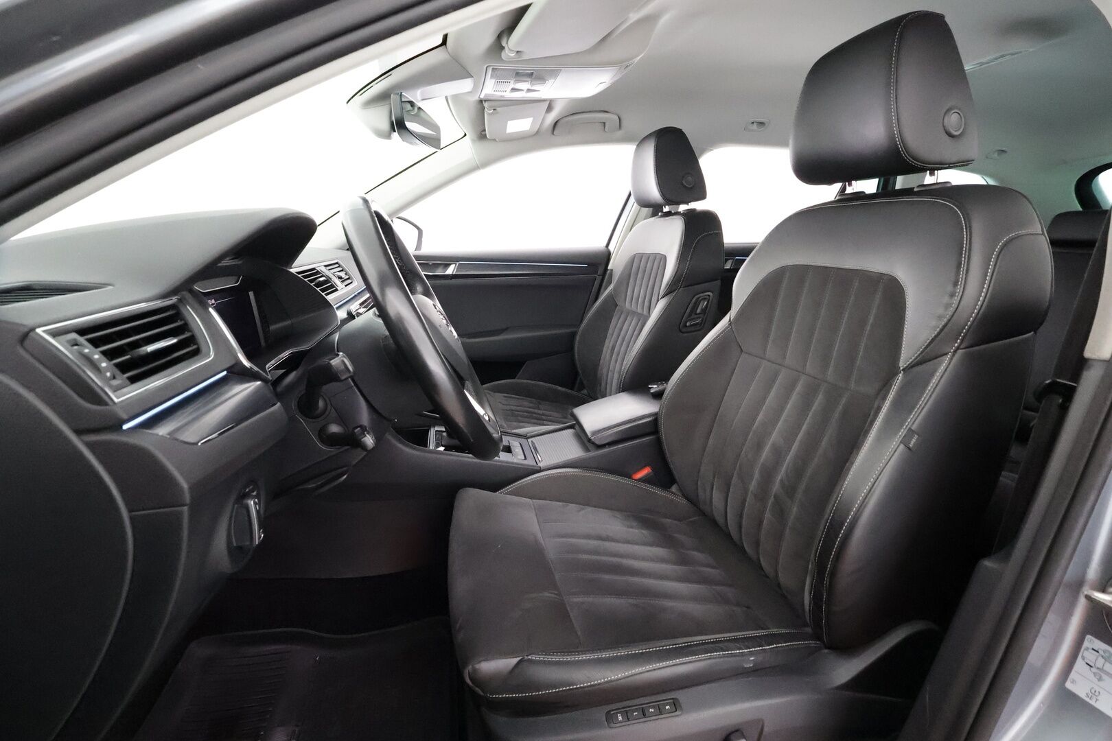 Skoda Superb 2020 Combi 2,0 TDI 190 4x4 Style DSG Autom. - | Webasto | ACC | Matrix-LED | P.Kamera | Muistipenkki | Canton | Kaistavahi | Navi | Keyless | Suomi-auto | Kahdet renkaat | 