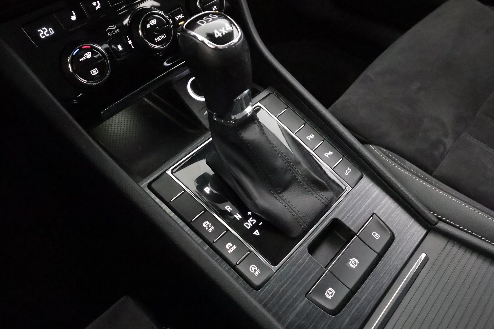 Skoda Superb 2020 Combi 2,0 TDI 190 4x4 Style DSG Autom. - | Webasto | ACC | Matrix-LED | P.Kamera | Muistipenkki | Canton | Kaistavahi | Navi | Keyless | Suomi-auto | Kahdet renkaat | 