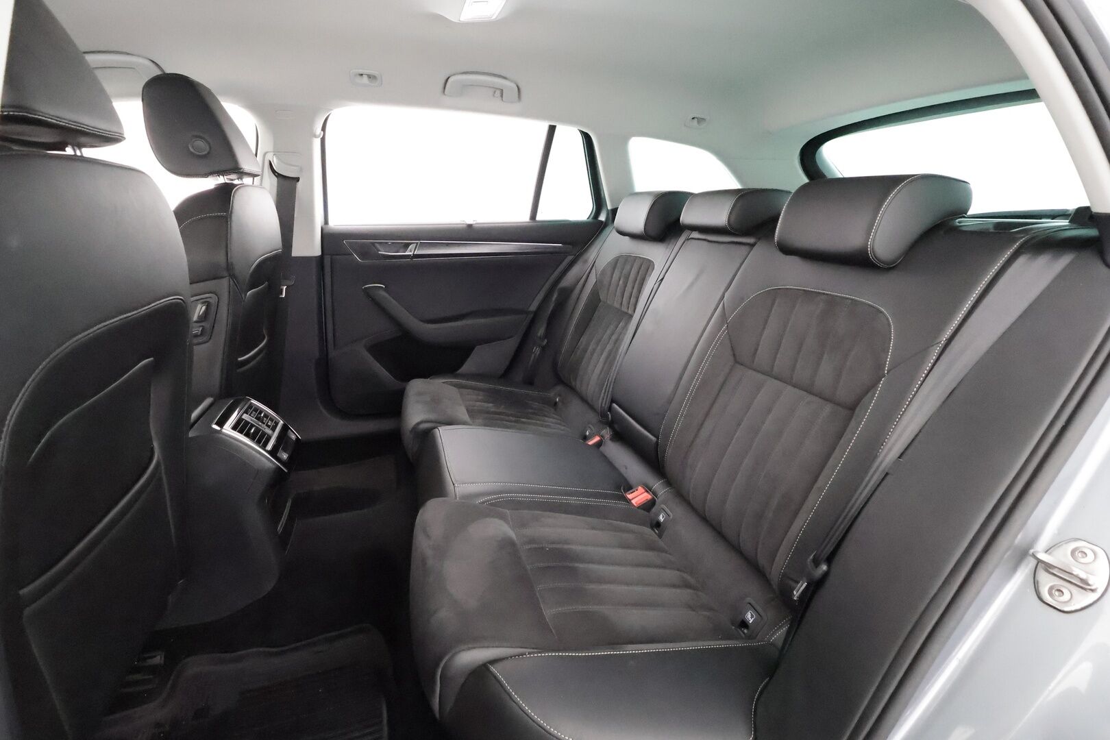 Skoda Superb 2020 Combi 2,0 TDI 190 4x4 Style DSG Autom. - | Webasto | ACC | Matrix-LED | P.Kamera | Muistipenkki | Canton | Kaistavahi | Navi | Keyless | Suomi-auto | Kahdet renkaat | 