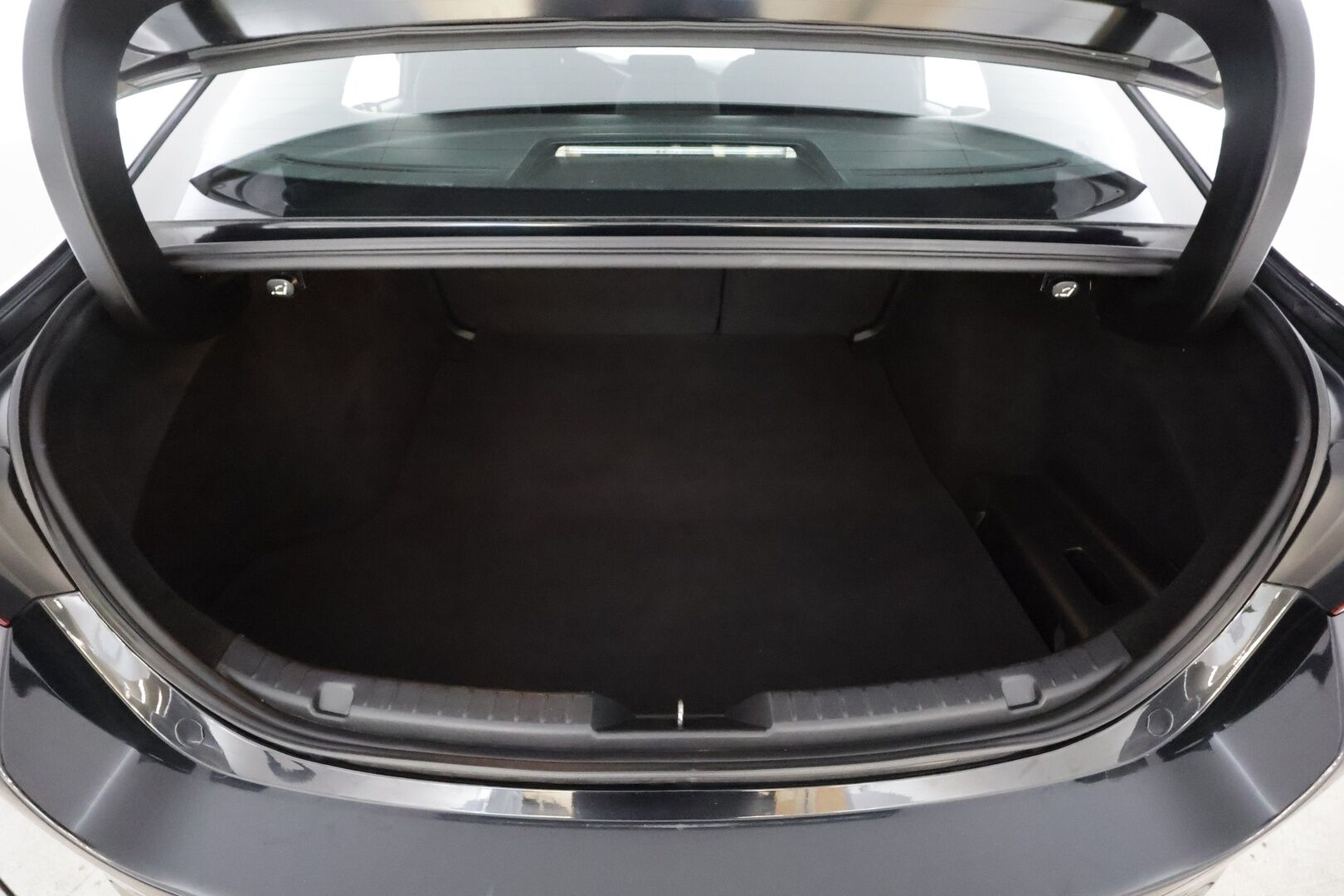 Mazda 3 2019 Sedan 2,0 (180 hv) SKYACTIV-X Vision Plus MT KM2 * ACC / P.kamera / LED / Lohko+Sisä / Koukku / KeylessGo * - Suomi-auto / Kahdet renkaat aluvanteilla