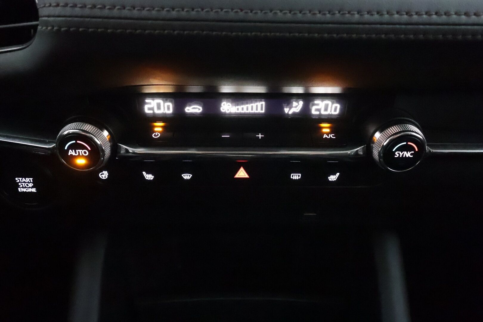 Mazda 3 2019 Sedan 2,0 (180 hv) SKYACTIV-X Vision Plus MT KM2 * ACC / P.kamera / LED / Lohko+Sisä / Koukku / KeylessGo * - Suomi-auto / Kahdet renkaat aluvanteilla