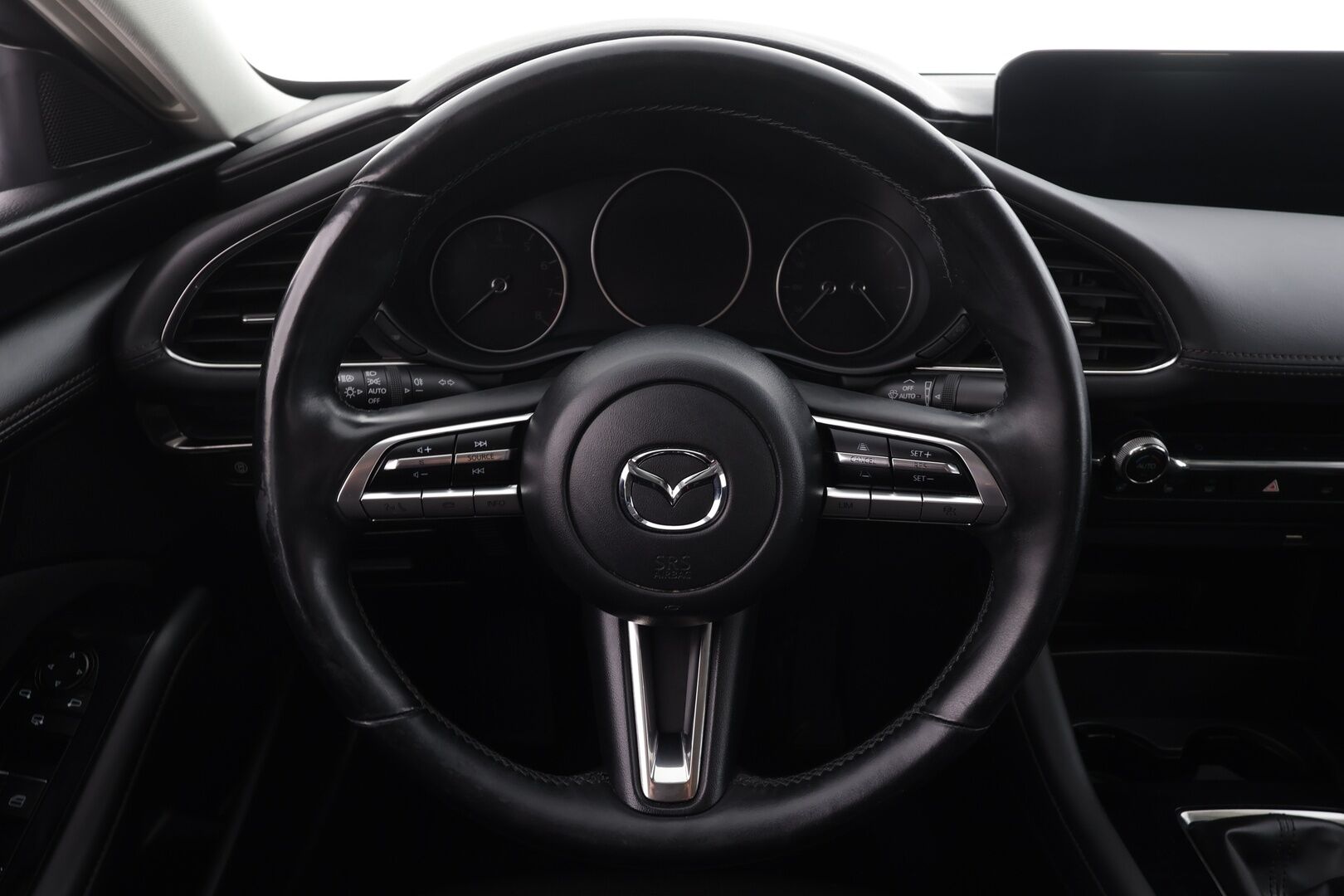 Mazda 3 2019 Sedan 2,0 (180 hv) SKYACTIV-X Vision Plus MT KM2 * ACC / P.kamera / HUD / LED / Lohko+Sisä / Koukku / KeylessGo * - Suomi-auto / Kahdet renkaat aluvanteilla - HULLUT AVAJAISHULINAT KORKOTARJOUS 3,29 %