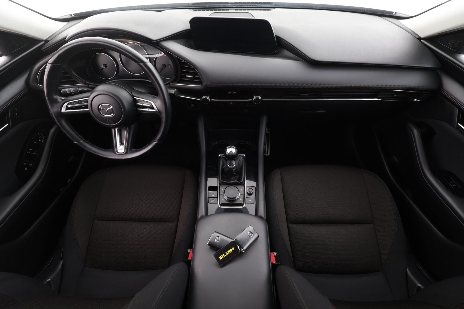 Mazda 3 2019 Sedan 2,0 (180 hv) SKYACTIV-X Vision Plus MT KM2 * ACC / P.kamera / HUD / LED / Lohko+Sisä / Koukku / KeylessGo * - Suomi-auto / Kahdet renkaat aluvanteilla - HULLUT AVAJAISHULINAT KORKOTARJOUS 3,29 %