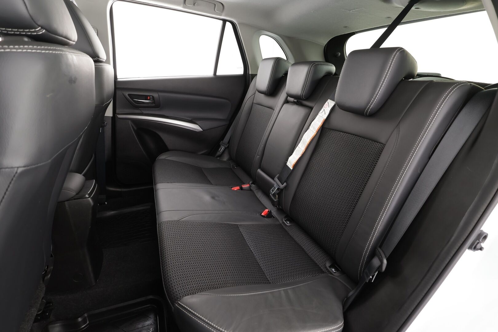 Suzuki S-Cross 2022 1,4 BOOSTERJET 4WD GLX+SR 6AT* ACC / 360 kamera / Koukku / Panorama / Navi / Keyless / Apple&Android * - 1.Om Suomi auto / Merkkihuollettu / Lohkolämmitin / 2x renkaat alu vanteilla - HULLU BLACKWEEK KORKOTARJOUS 2,49%