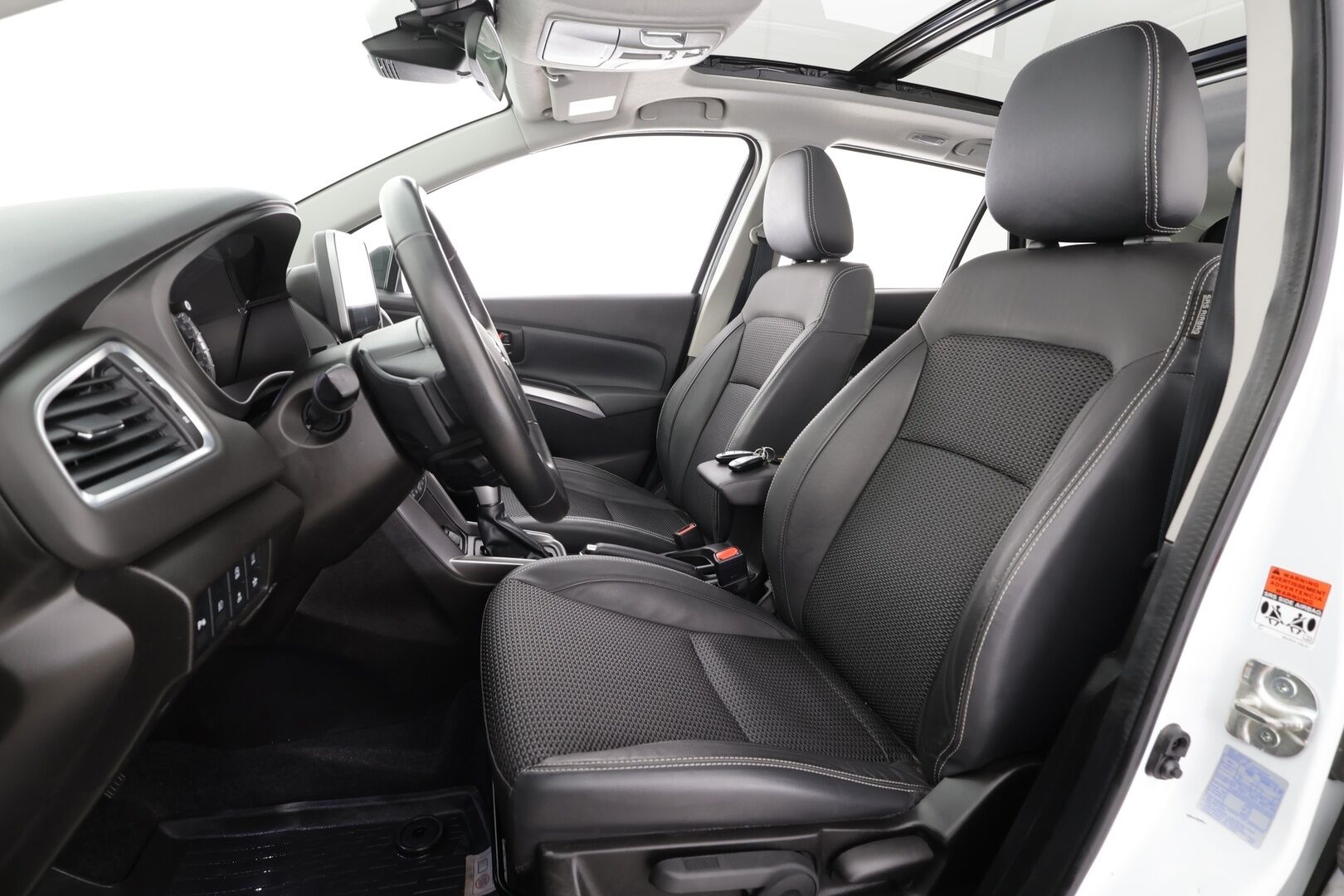 Suzuki S-Cross 2022 1,4 BOOSTERJET 4WD GLX+SR 6AT* ACC / 360 kamera / Koukku / Panorama / Navi / Keyless / Apple&Android * - 1.Om Suomi auto / Merkkihuollettu / Lohkolämmitin / 2x renkaat alu vanteilla - HULLU BLACKWEEK KORKOTARJOUS 2,49%