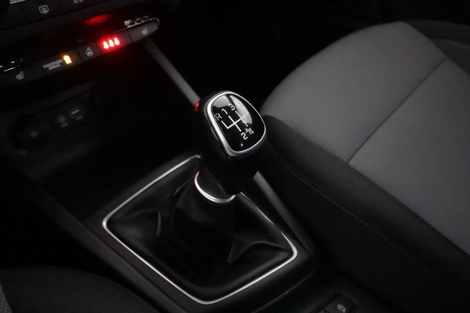 Hyundai i20 Hatchback 2020 1,0 T-GDI 100 hv 5MT Comfort - | Vakkari | Webasto | P.Kamera | Bluetooth | Ratinlämmitys | 1.Om Suomi-auto | Kahdet Renkaat |