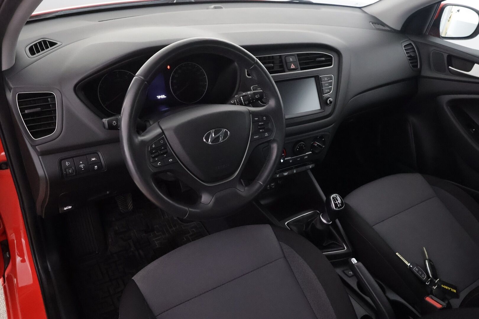 Hyundai i20 Hatchback 2020 1,0 T-GDI 100 hv 5MT Comfort - | Vakkari | Webasto | P.Kamera | Bluetooth | Ratinlämmitys | 1.Om Suomi-auto | Kahdet Renkaat |