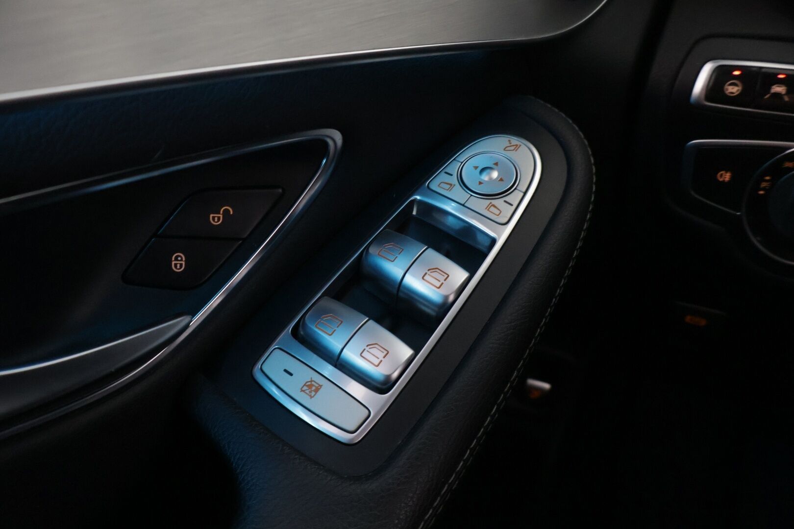 Mercedes-Benz GLC 2016 AMG 4Matic *Koukku / 360° / Distronic+ / Lane assist / Adapt LED / Navigointi * - HULLU BLACKWEEK KORKOTARJOUS 2,49%