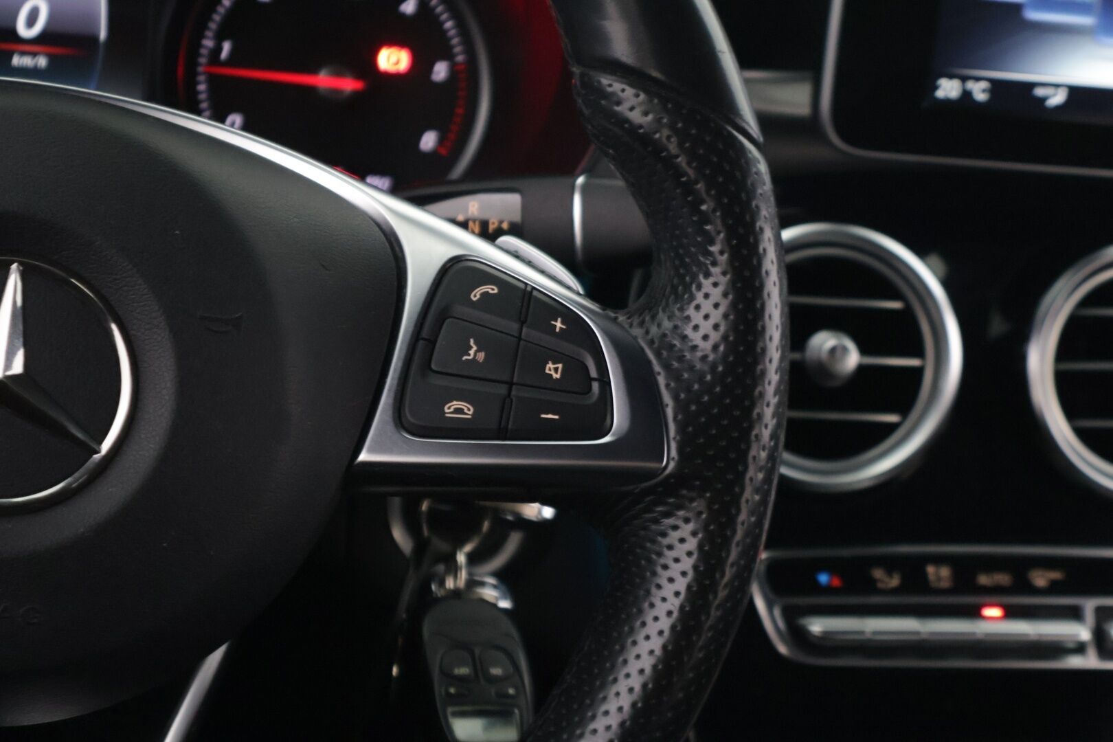 Mercedes-Benz GLC 2016 AMG 4Matic *Koukku / 360° / Distronic+ / Lane assist / Adapt LED / Navigointi * - HULLU BLACKWEEK KORKOTARJOUS 2,49%