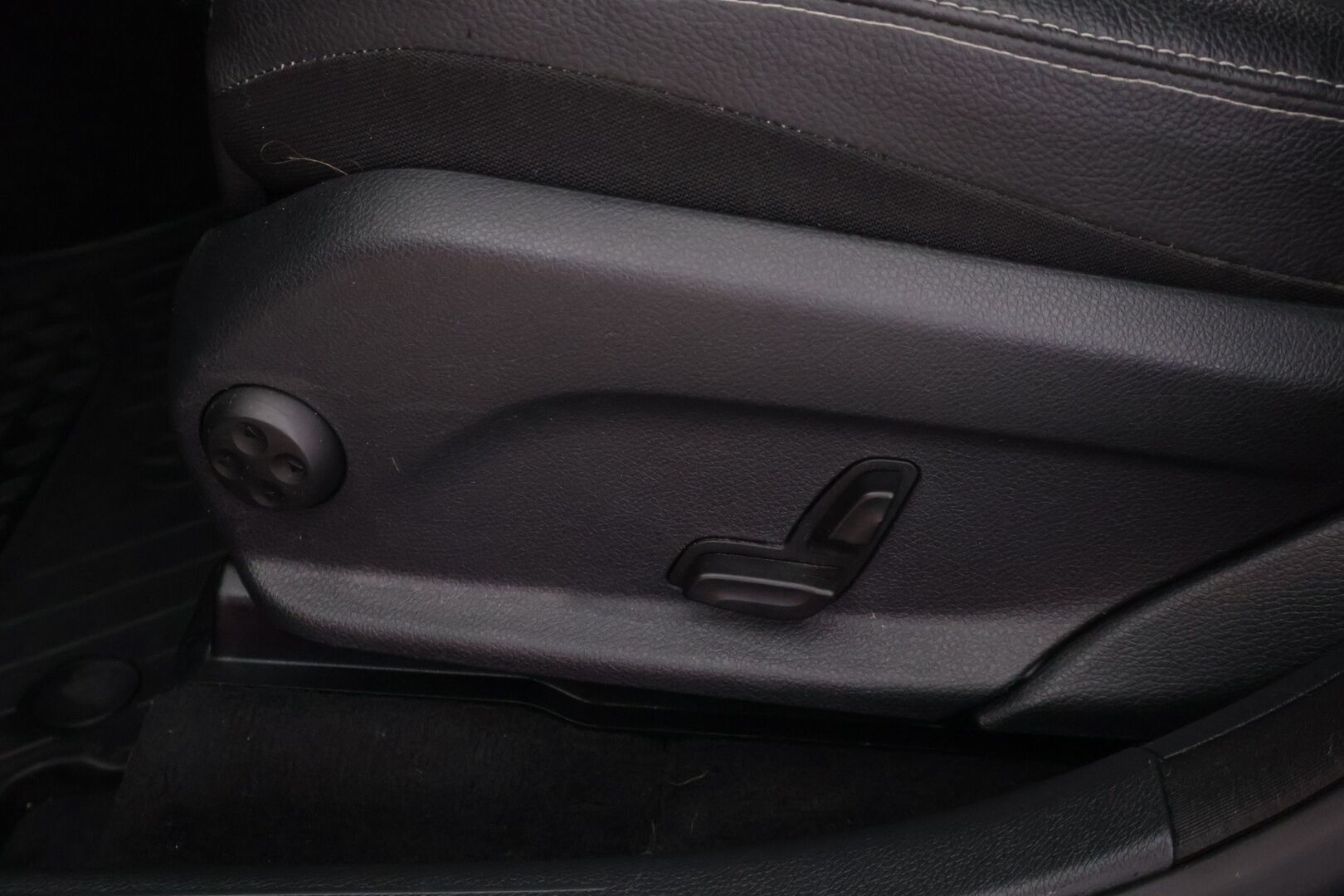 Mercedes-Benz GLC 2016 AMG 4Matic *Koukku / 360° / Distronic+ / Lane assist / Adapt LED / Navigointi * - HULLU BLACKWEEK KORKOTARJOUS 2,49%