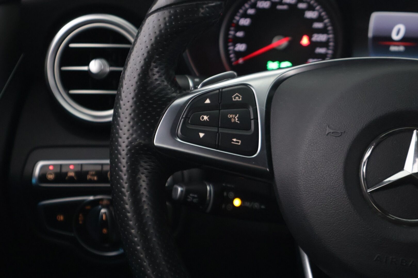 Mercedes-Benz GLC 2016 AMG 4Matic *Koukku / 360° / Distronic+ / Lane assist / Adapt LED / Navigointi * - HULLU BLACKWEEK KORKOTARJOUS 2,49%