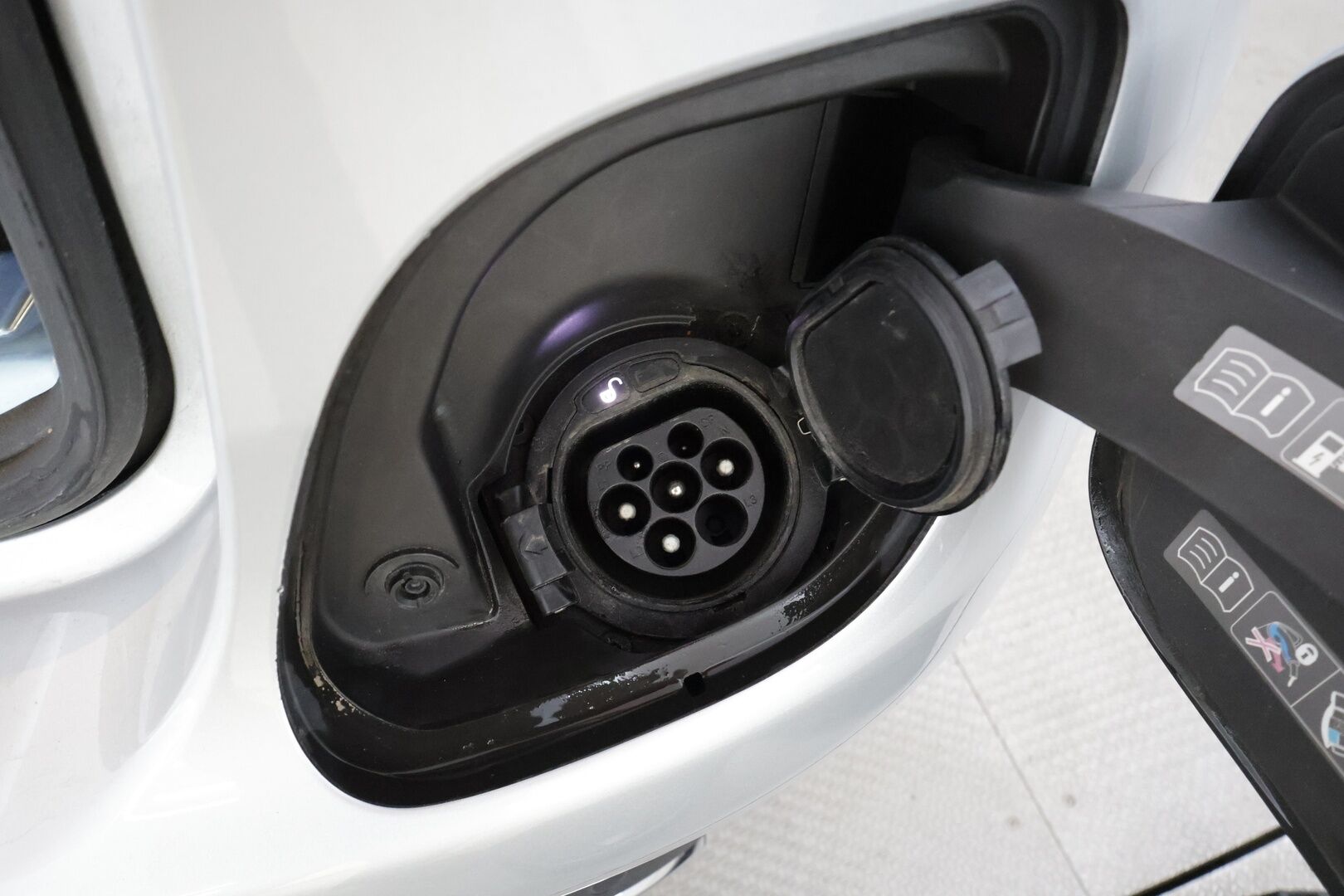 Mercedes-Benz C 2020 300 de T A Business Avantgarde Edition EQ Power * Digimittaristo / Lisälämmitin / P.Kamera / Koukku / LED / Sportpenkit* - 1-om Suomi-auto / 2x Latauskaapelit / Todella vähän ajettu! - HULLUT AVAJAISHULINAT KORKOTARJOUS 3,29 %