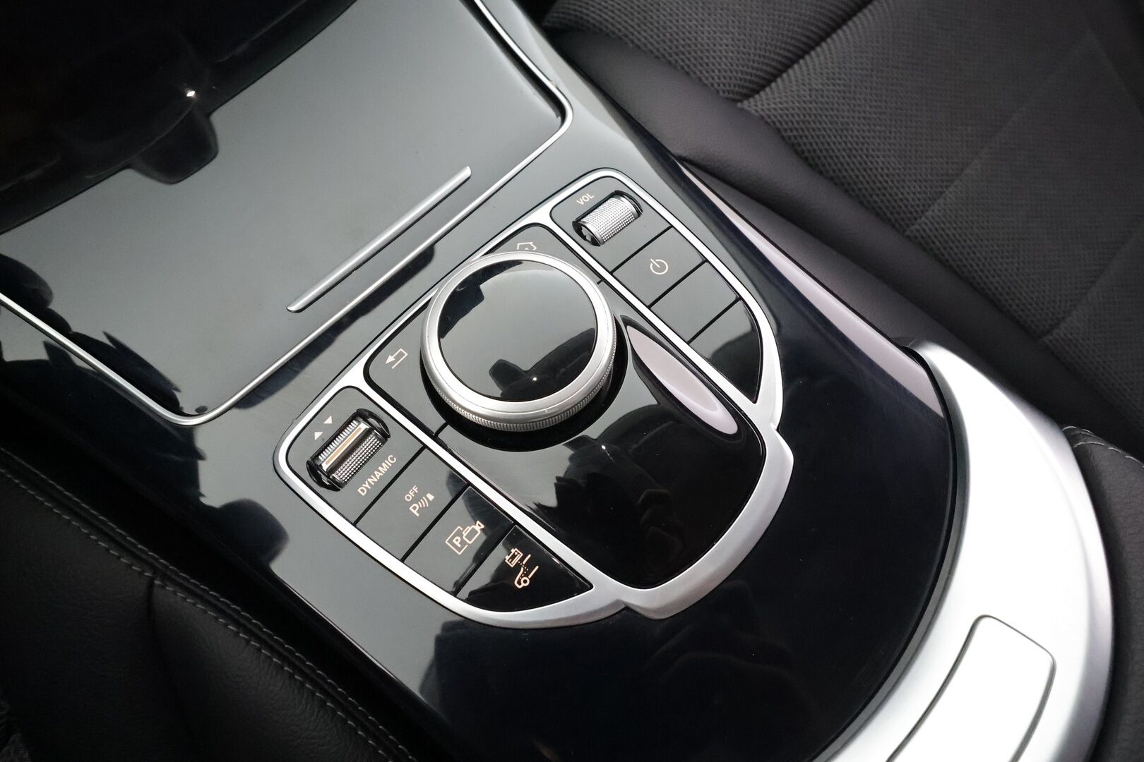 Mercedes-Benz C 2020 300 de T A Business Avantgarde Edition EQ Power * Digimittaristo / Lisälämmitin / P.Kamera / Koukku / LED / Sportpenkit* - 1-om Suomi-auto / 2x Latauskaapelit / Todella vähän ajettu! - HULLUT AVAJAISHULINAT KORKOTARJOUS 3,29 %