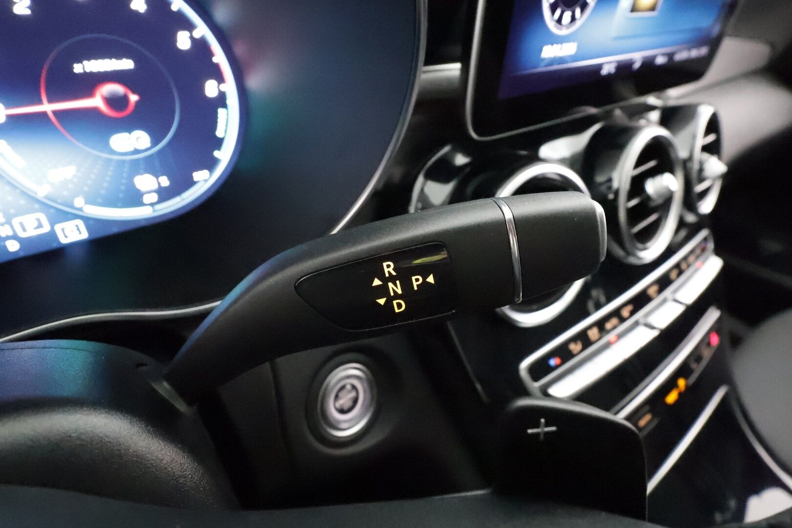 Mercedes-Benz C 2020 300 de T A Business Avantgarde Edition EQ Power * Digimittaristo / Lisälämmitin / P.Kamera / Koukku / LED / Sportpenkit* - 1-om Suomi-auto / 2x Latauskaapelit / Todella vähän ajettu! - HULLUT AVAJAISHULINAT KORKOTARJOUS 3,29 %