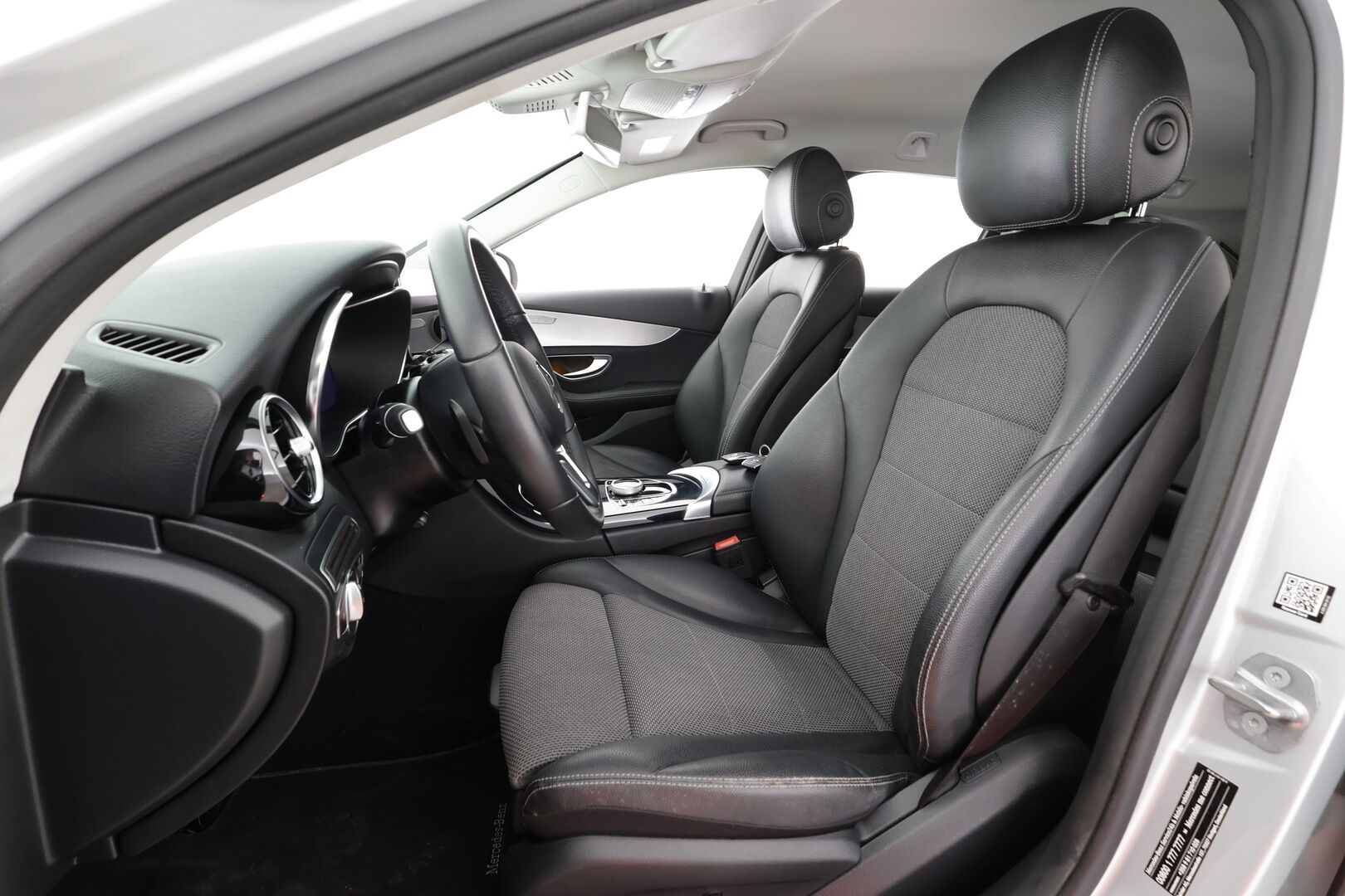 Mercedes-Benz C 2020 300 de T A Business Avantgarde Edition EQ Power * Digimittaristo / Lisälämmitin / P.Kamera / Koukku / LED / Sportpenkit* - 1-om Suomi-auto / 2x Latauskaapelit / Todella vähän ajettu! - HULLUT AVAJAISHULINAT KORKOTARJOUS 3,29 %