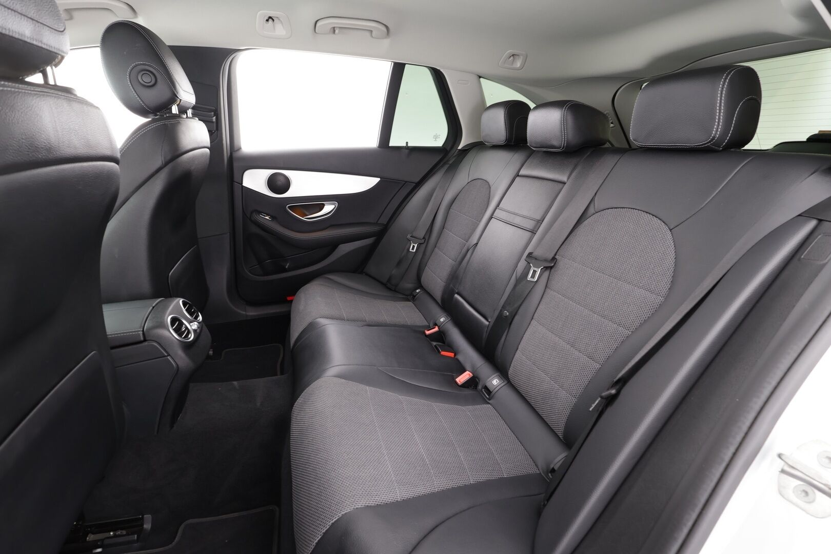 Mercedes-Benz C 2020 300 de T A Business Avantgarde Edition EQ Power * Digimittaristo / Lisälämmitin / P.Kamera / Koukku / LED / Sportpenkit* - 1-om Suomi-auto / 2x Latauskaapelit / Todella vähän ajettu! - HULLUT AVAJAISHULINAT KORKOTARJOUS 3,29 %