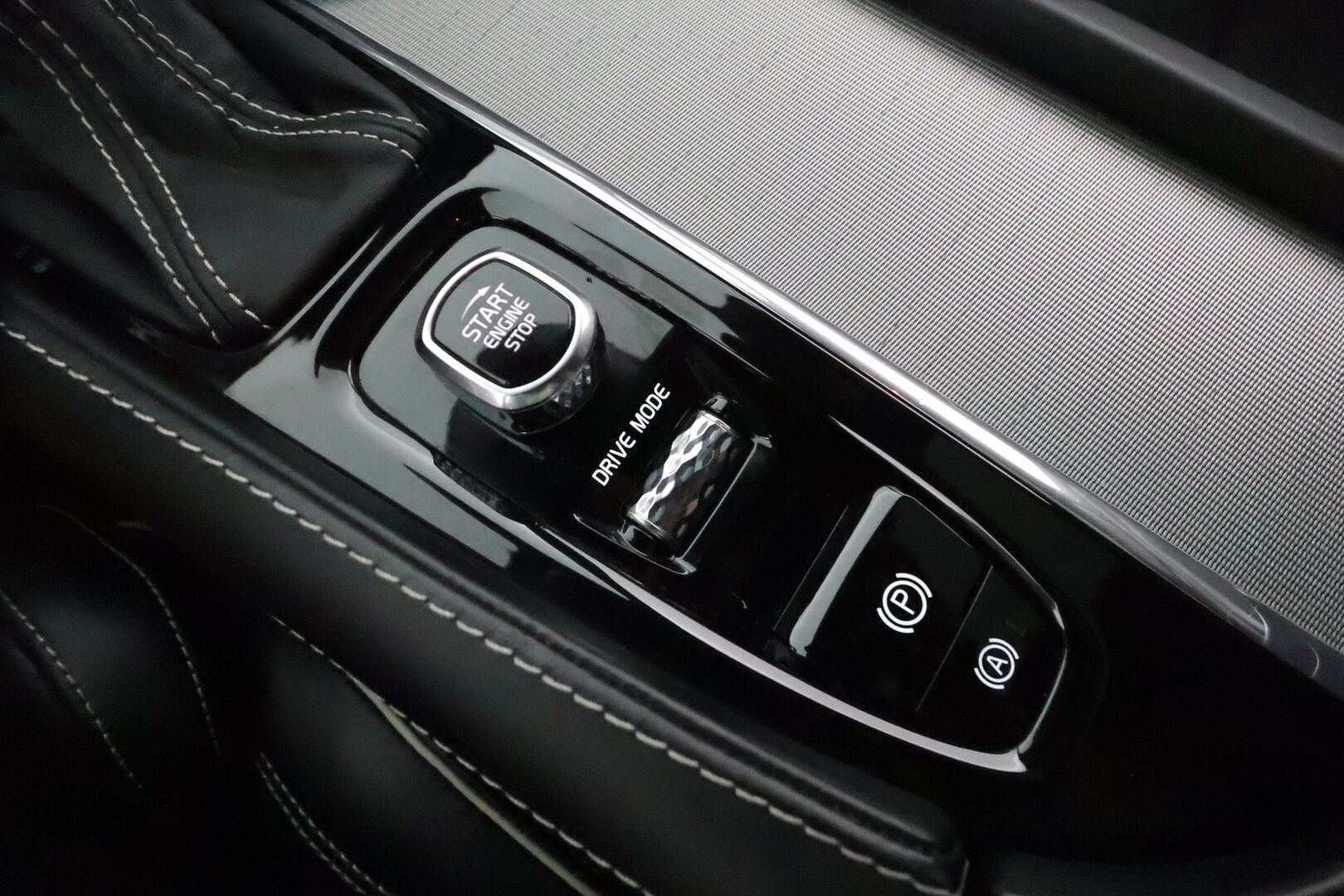 Volvo S90 2018 D4 AWD R-Design aut **Lasikattoluukku / Adapt.Vakkari / Full-LED / P.Kamera / Sporttipenkki Muistilla / Webasto / Navi** - Kahdet Renkaat