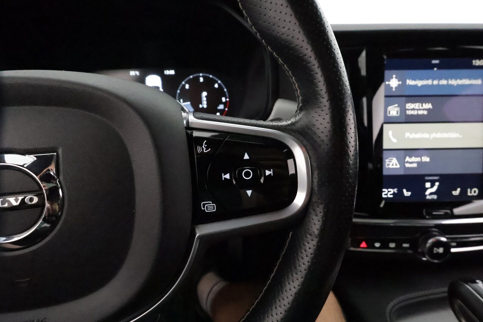 Volvo S90 2018 D4 AWD R-Design aut **Lasikattoluukku / Adapt.Vakkari / Full-LED / P.Kamera / Sporttipenkki Muistilla / Webasto / Navi** - Kahdet Renkaat