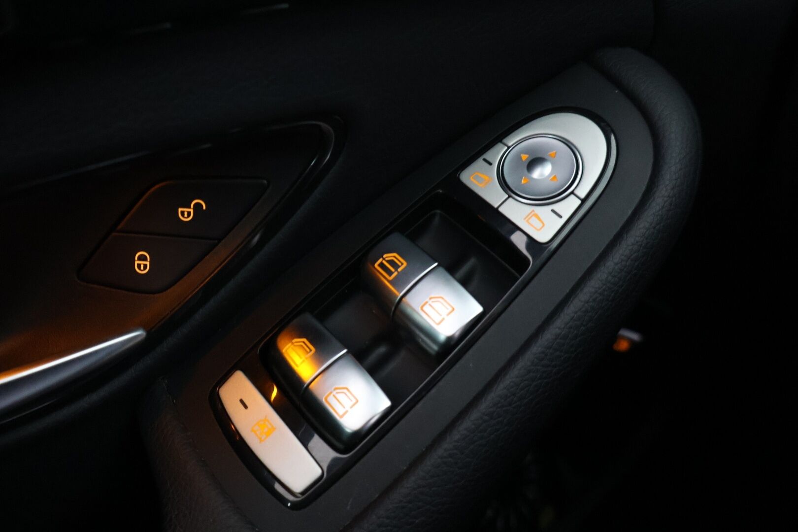 Mercedes-Benz C 2020 300 e 4MATIC A Business Edition EQ Power - Suomi-auto | Multibeam LED | Lisälämmitin | P.kamera | Carplay | 2x renkaat
