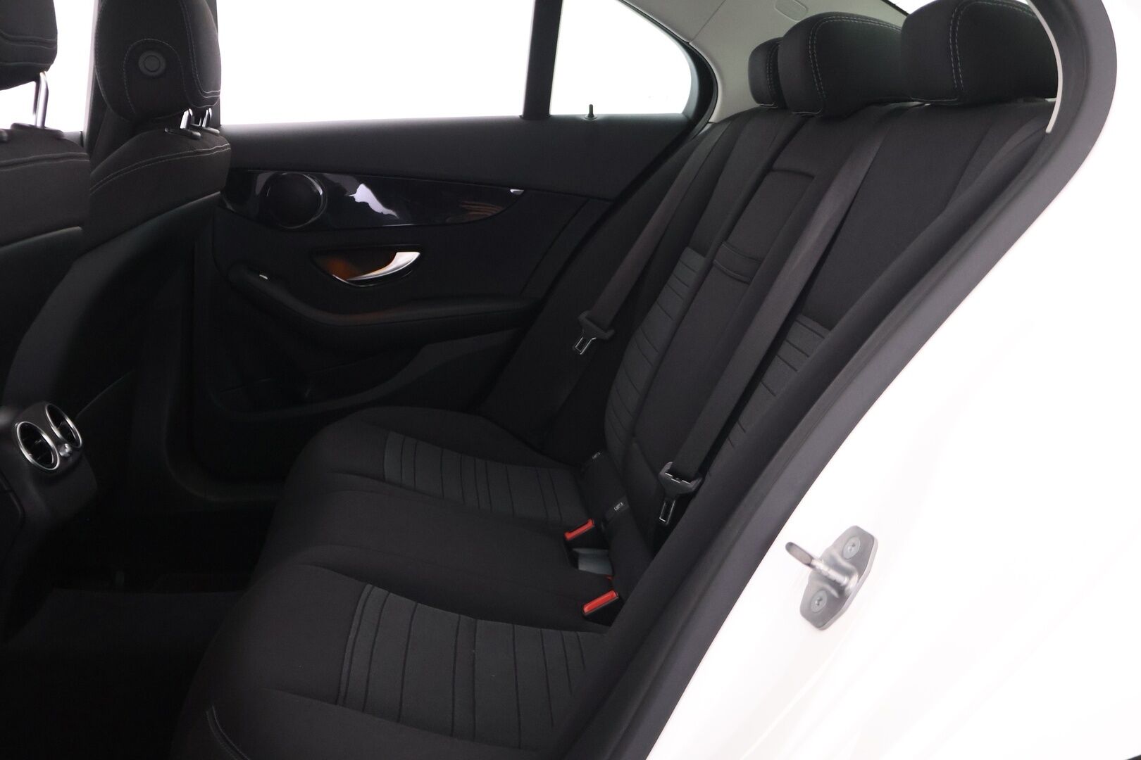 Mercedes-Benz C 2020 300 e 4MATIC A Business Edition EQ Power - Suomi-auto | Multibeam LED | Lisälämmitin | P.kamera | Carplay | 2x renkaat