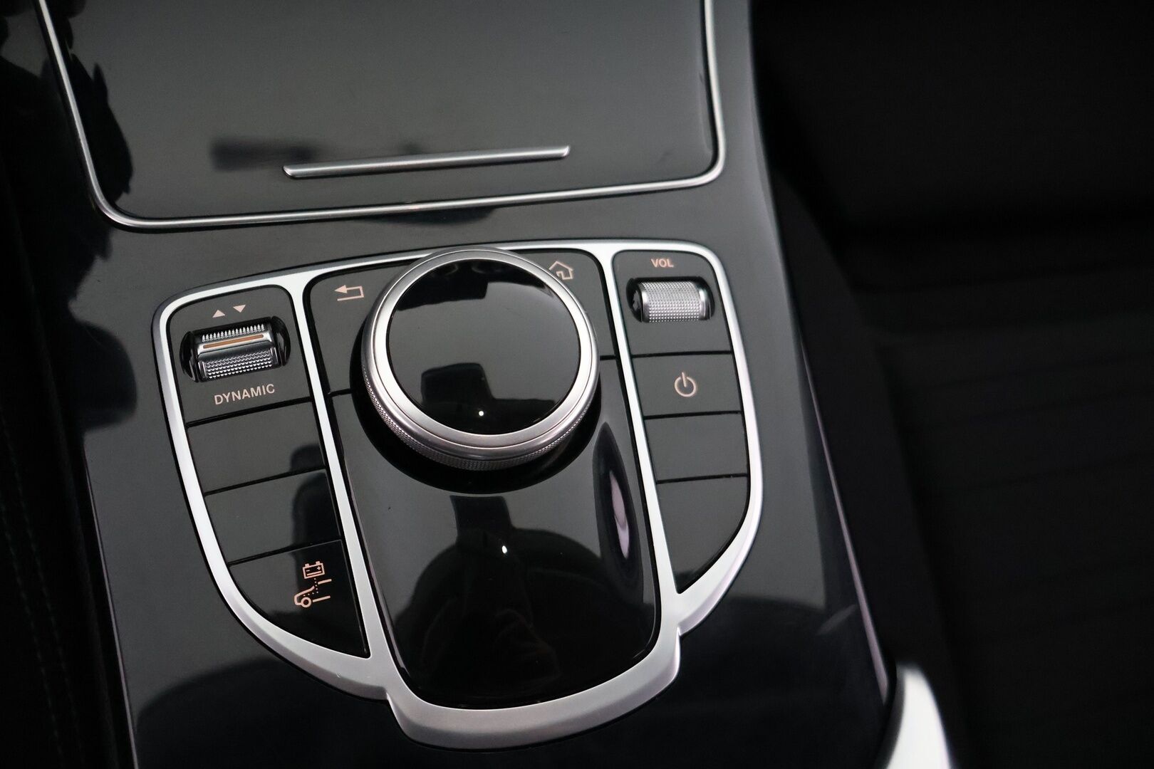 Mercedes-Benz C 2020 300 e 4MATIC A Business Edition EQ Power - Suomi-auto | Multibeam LED | Lisälämmitin | P.kamera | Carplay | 2x renkaat