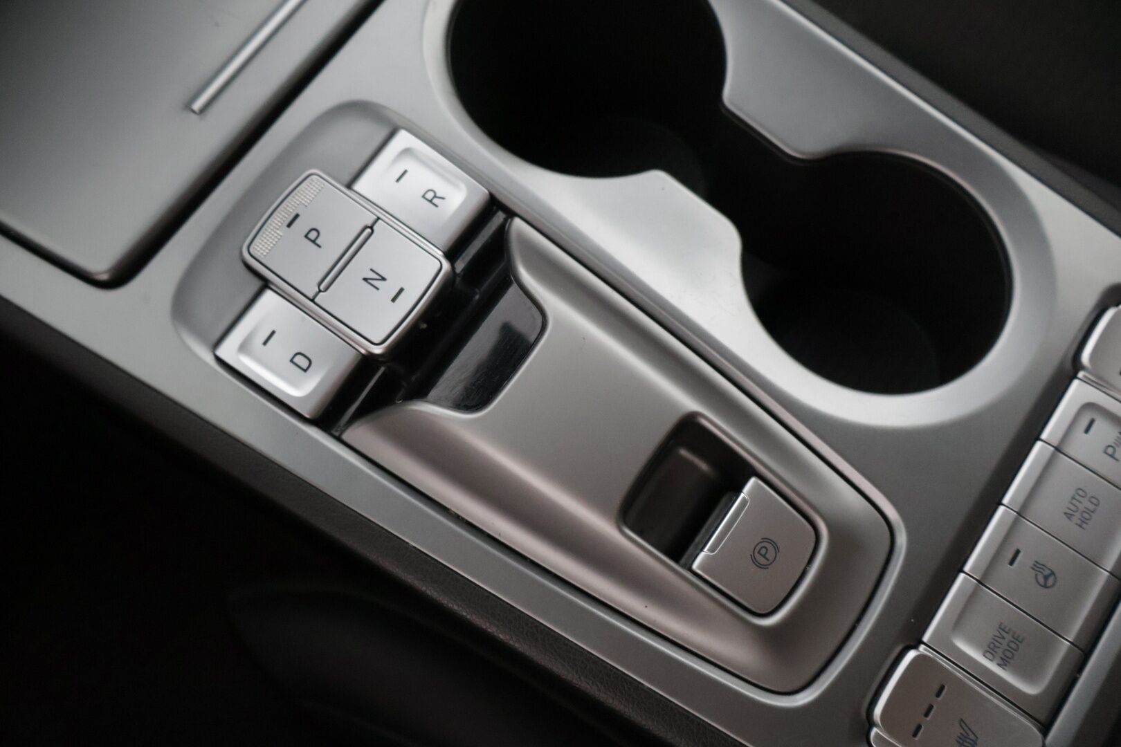 Hyundai KONA 2020 electric 64 kWh 204 hv Style Hud / Adap.vakkari / Ratinlämmitin /  Krell Audio / Blis - Huippuvarusteilla oleva ja siisti yksilö! 