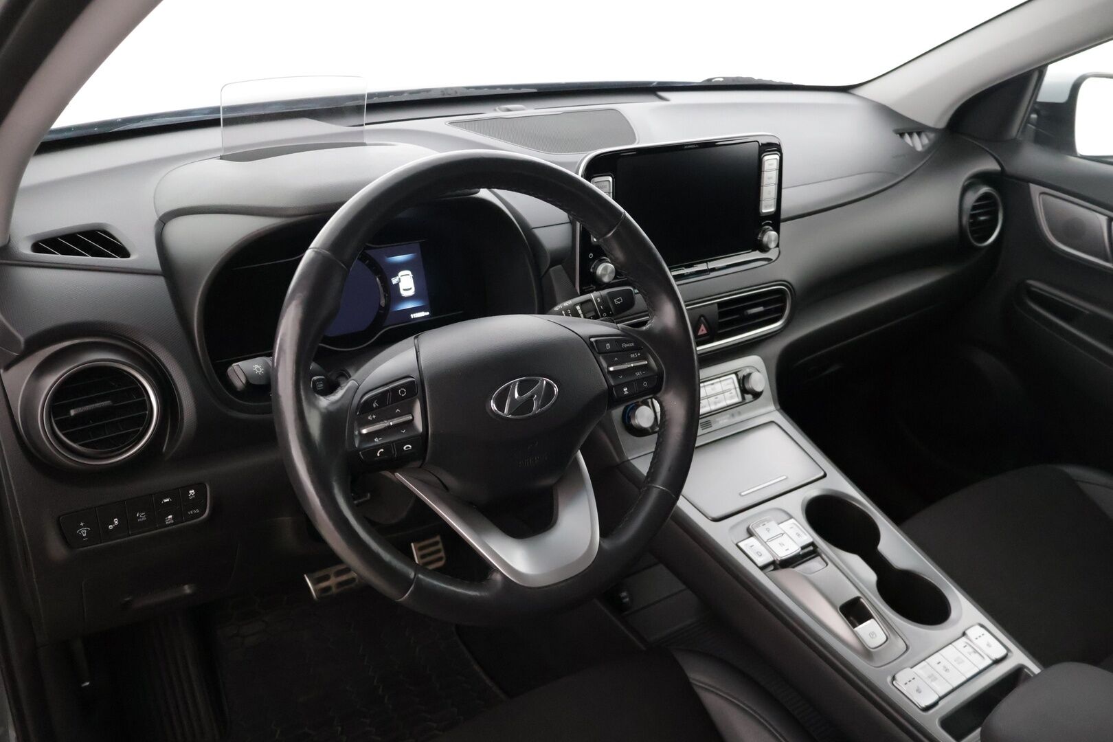 Hyundai KONA 2020 electric 64 kWh 204 hv Style Hud / Adap.vakkari / Ratinlämmitin /  Krell Audio / Blis - Huippuvarusteilla oleva ja siisti yksilö! 