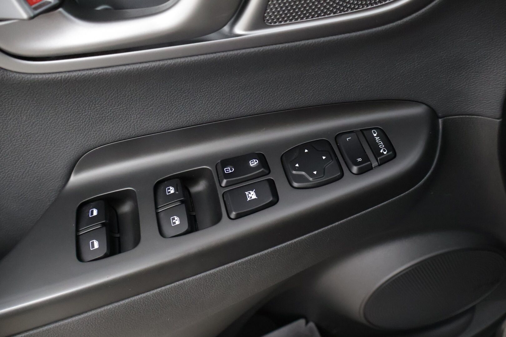 Hyundai KONA 2020 electric 64 kWh 204 hv Style Hud / Adap.vakkari / Ratinlämmitin /  Krell Audio / Blis - Huippuvarusteilla oleva ja siisti yksilö! 