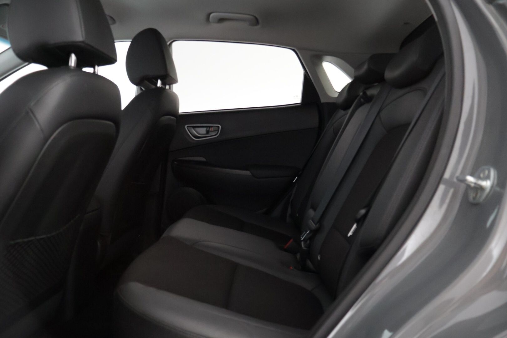 Hyundai KONA 2020 electric 64 kWh 204 hv Style Hud / Adap.vakkari / Ratinlämmitin /  Krell Audio / Blis - Huippuvarusteilla oleva ja siisti yksilö! 