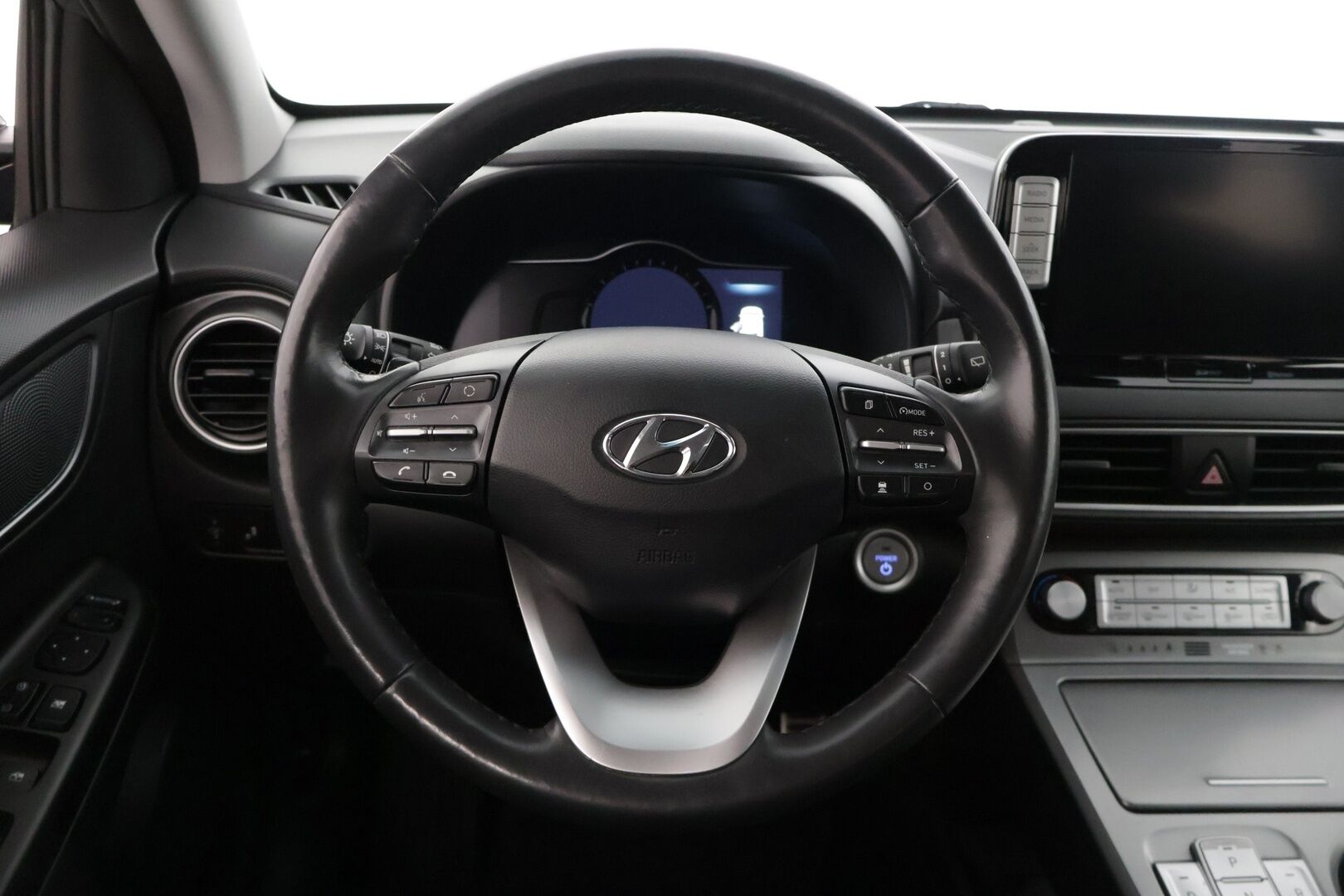 Hyundai KONA 2020 electric 64 kWh 204 hv Style Hud / Adap.vakkari / Ratinlämmitin /  Krell Audio / Blis - Huippuvarusteilla oleva ja siisti yksilö! 