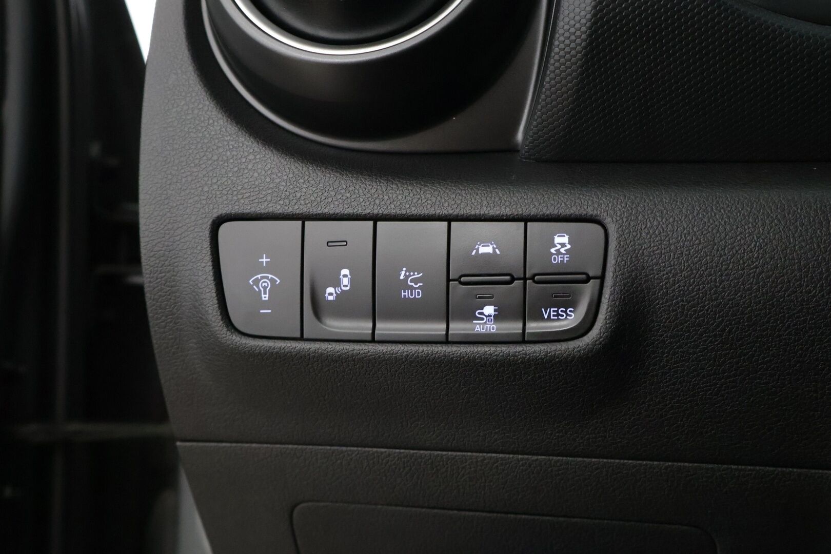 Hyundai KONA 2020 electric 64 kWh 204 hv Style Hud / Adap.vakkari / Ratinlämmitin /  Krell Audio / Blis - Huippuvarusteilla oleva ja siisti yksilö! 