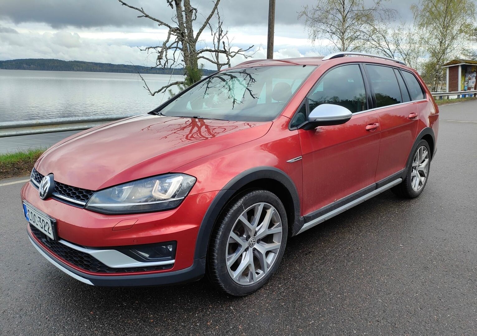 Volkswagen Golf 2016 Variant Alltrack 1,8 TSI 132 kW 4MOTION DSG *ACC / Koukku / Tutkat / Xenon / 2x Renkaat / Huoltokirja* - Tulossa myyntiin, kysy tarjous jo nyt! / Neliveto bensa farmari korkealla maavaralla!