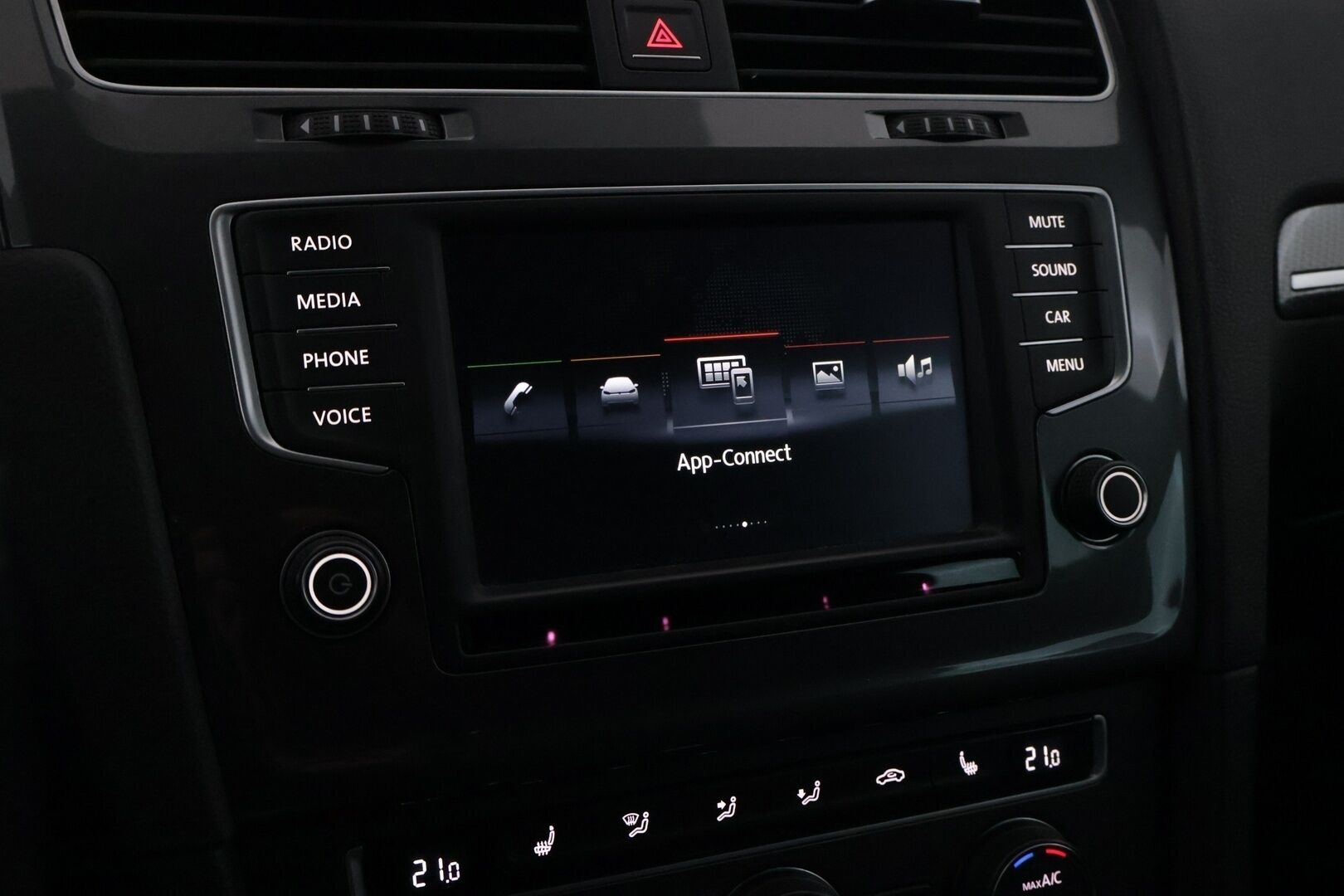 Volkswagen Golf 2016 Variant Alltrack 1,8 TSI 132 kW 4MOTION DSG - Webasto | ACC | Koukku | Tutkat | Xenon | 2x Uudet renkaat | Huoltokirja | Upea metalliväri | Tarkasti huollettu |