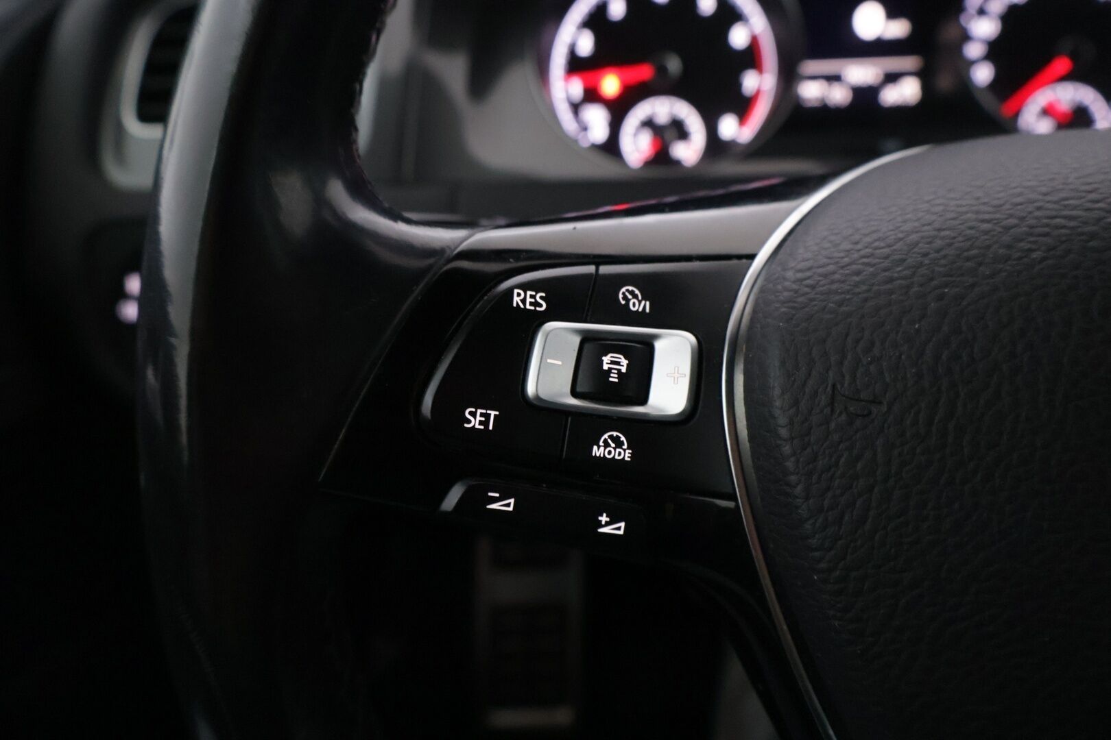 Volkswagen Golf 2016 Variant Alltrack 1,8 TSI 132 kW 4MOTION DSG - Webasto | ACC | Koukku | Tutkat | Xenon | 2x Uudet renkaat | Huoltokirja | Upea metalliväri | Tarkasti huollettu |