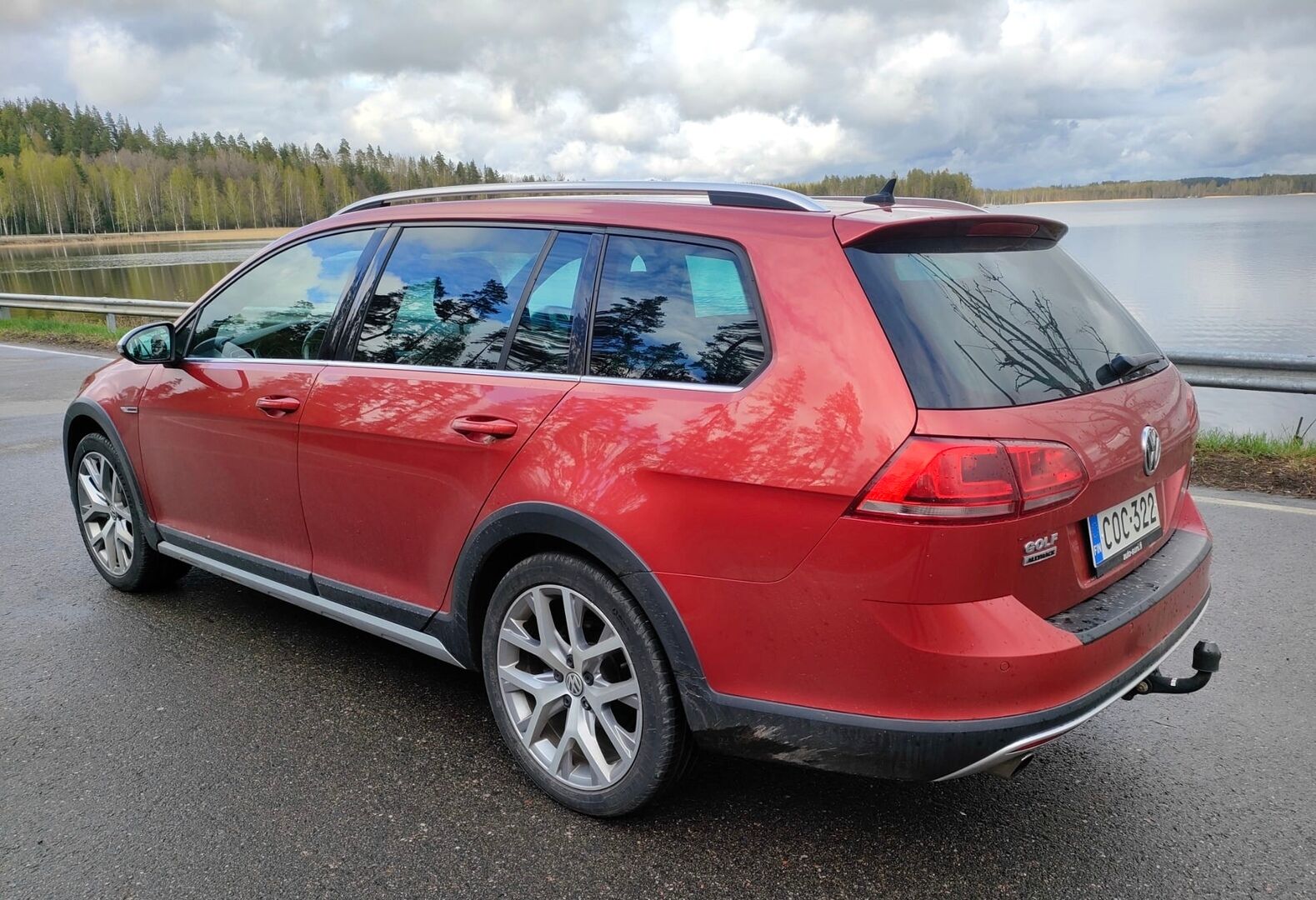 Volkswagen Golf 2016 Variant Alltrack 1,8 TSI 132 kW 4MOTION DSG *ACC / Koukku / Tutkat / Xenon / 2x Renkaat / Huoltokirja* - Tulossa myyntiin, kysy tarjous jo nyt! / Neliveto bensa farmari korkealla maavaralla!
