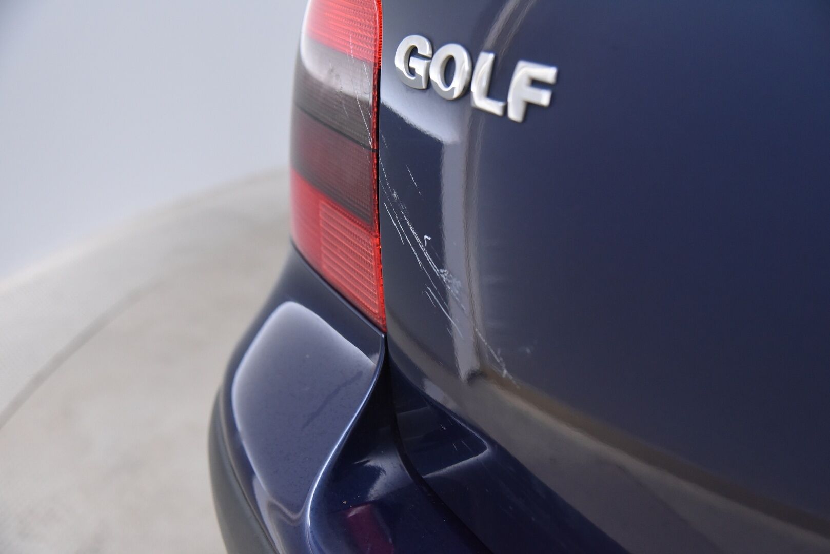 Volkswagen Golf 2000 VW Golf 1,6 Viistoperä (AB) 4ov 1590cm3 - MYYDÄÄN HUUTOKAUPAT.COM:ISSA