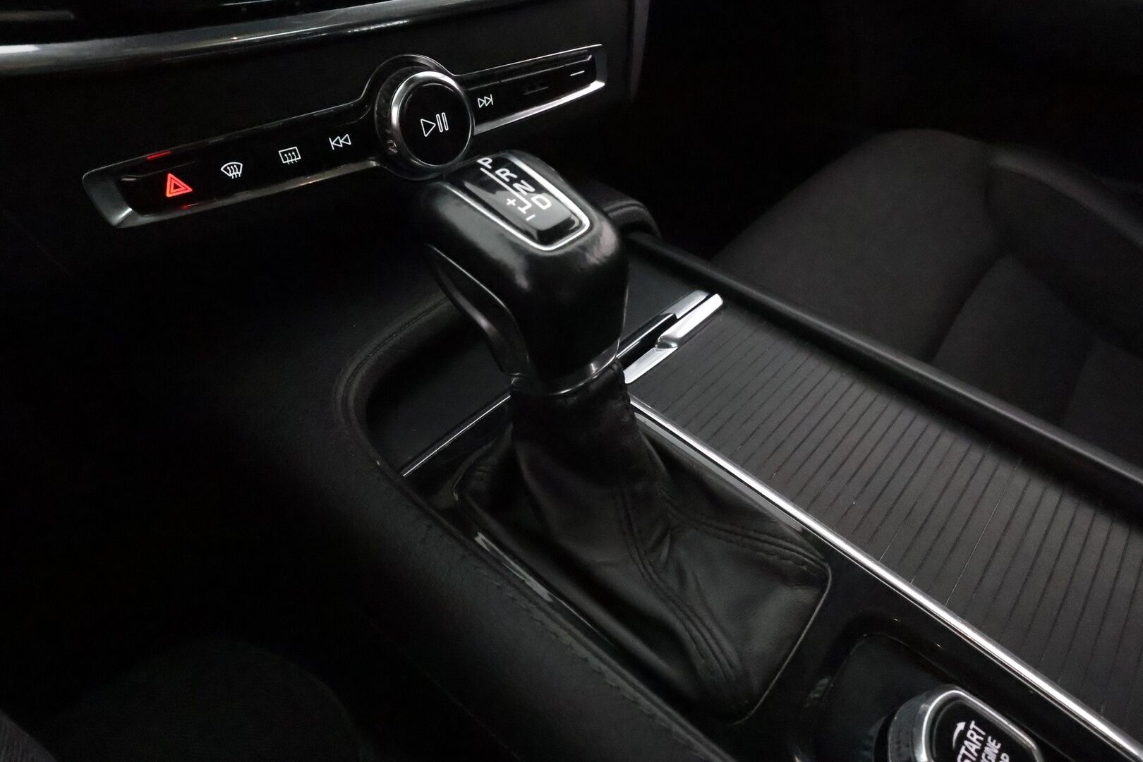 Volvo V90 2018 D4 AWD Business aut **Webasto / Adapt.vakkari / Puolinahat / KeylessGo / P.tutka** - Ilman AD-blue järjestelmää! / Full-Led / 