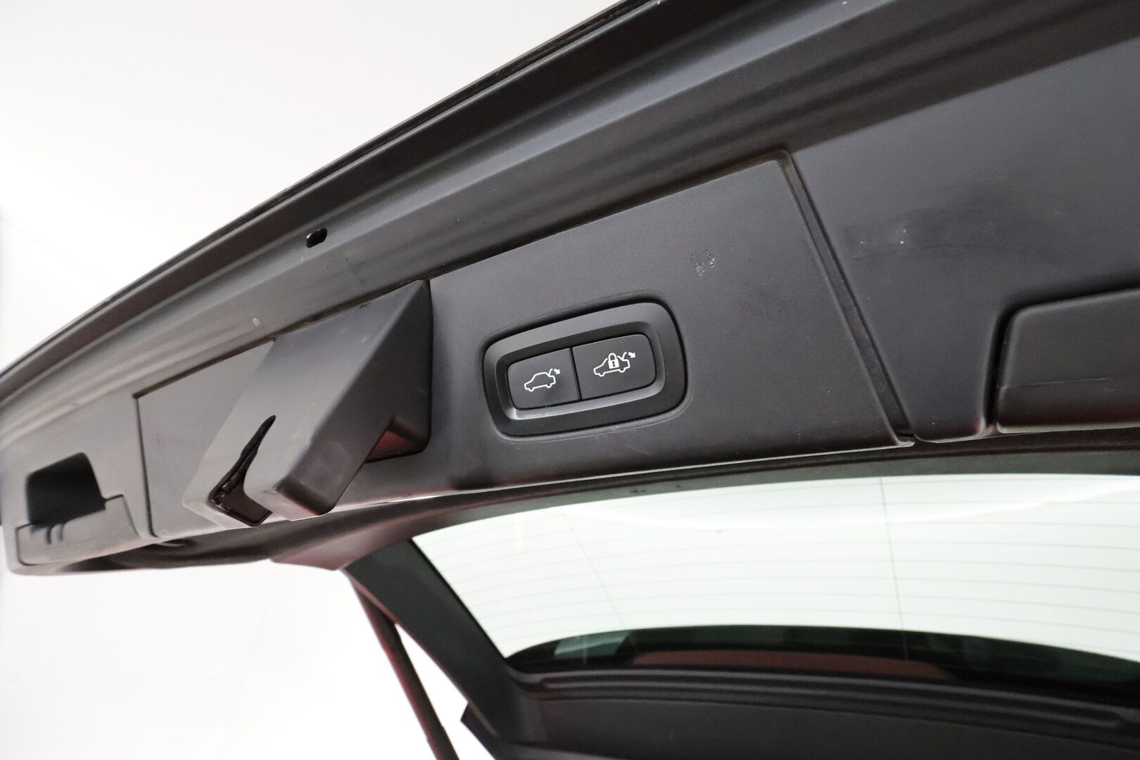 Volvo V90 2018 D4 AWD Business aut **Webasto / Adapt.vakkari / Puolinahat / KeylessGo / P.tutka** - Ilman AD-blue järjestelmää! / Full-Led / 