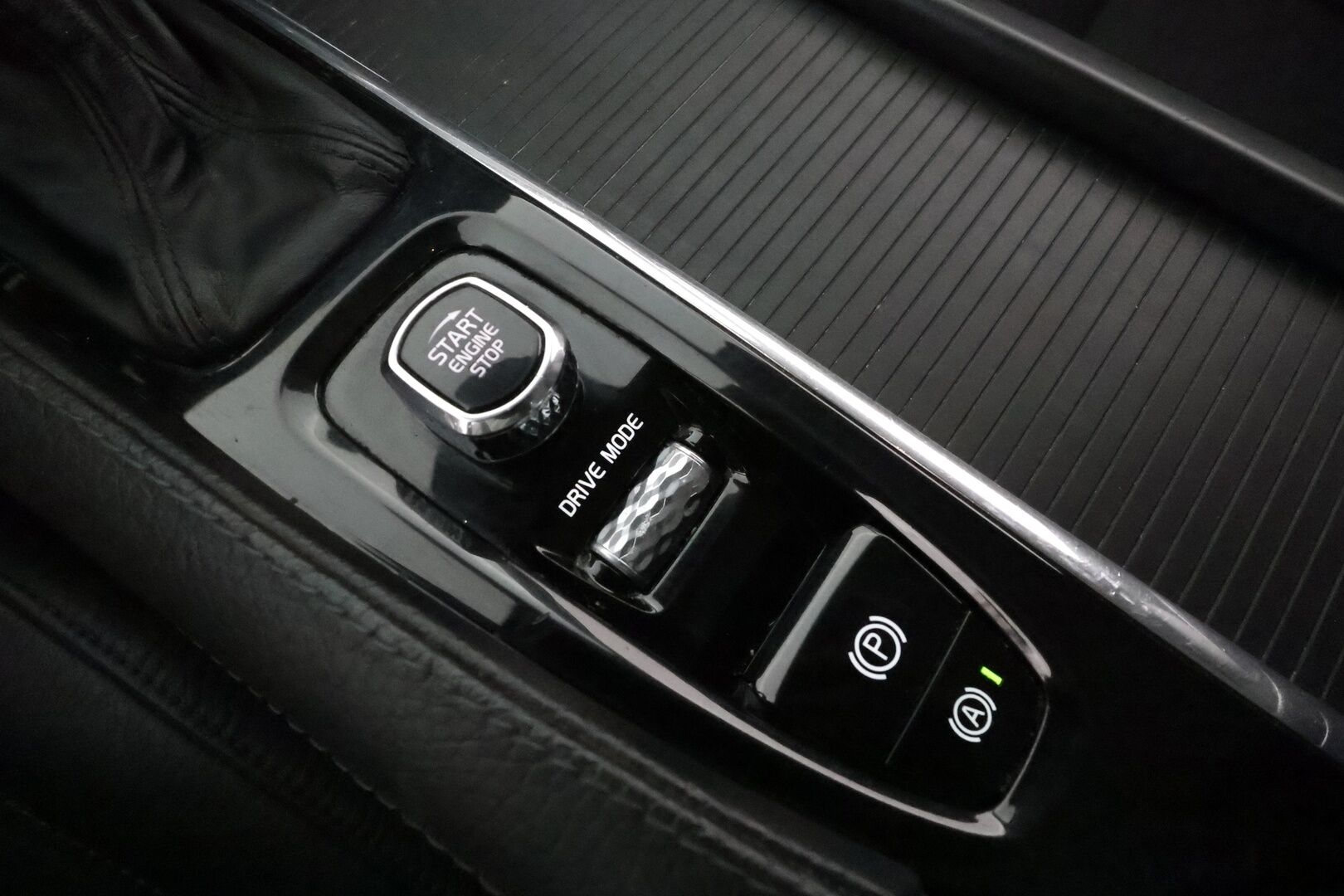 Volvo V90 2018 D4 AWD Business aut **Webasto / Adapt.vakkari / Puolinahat / KeylessGo / P.tutka** - Ilman AD-blue järjestelmää! / Full-Led / 