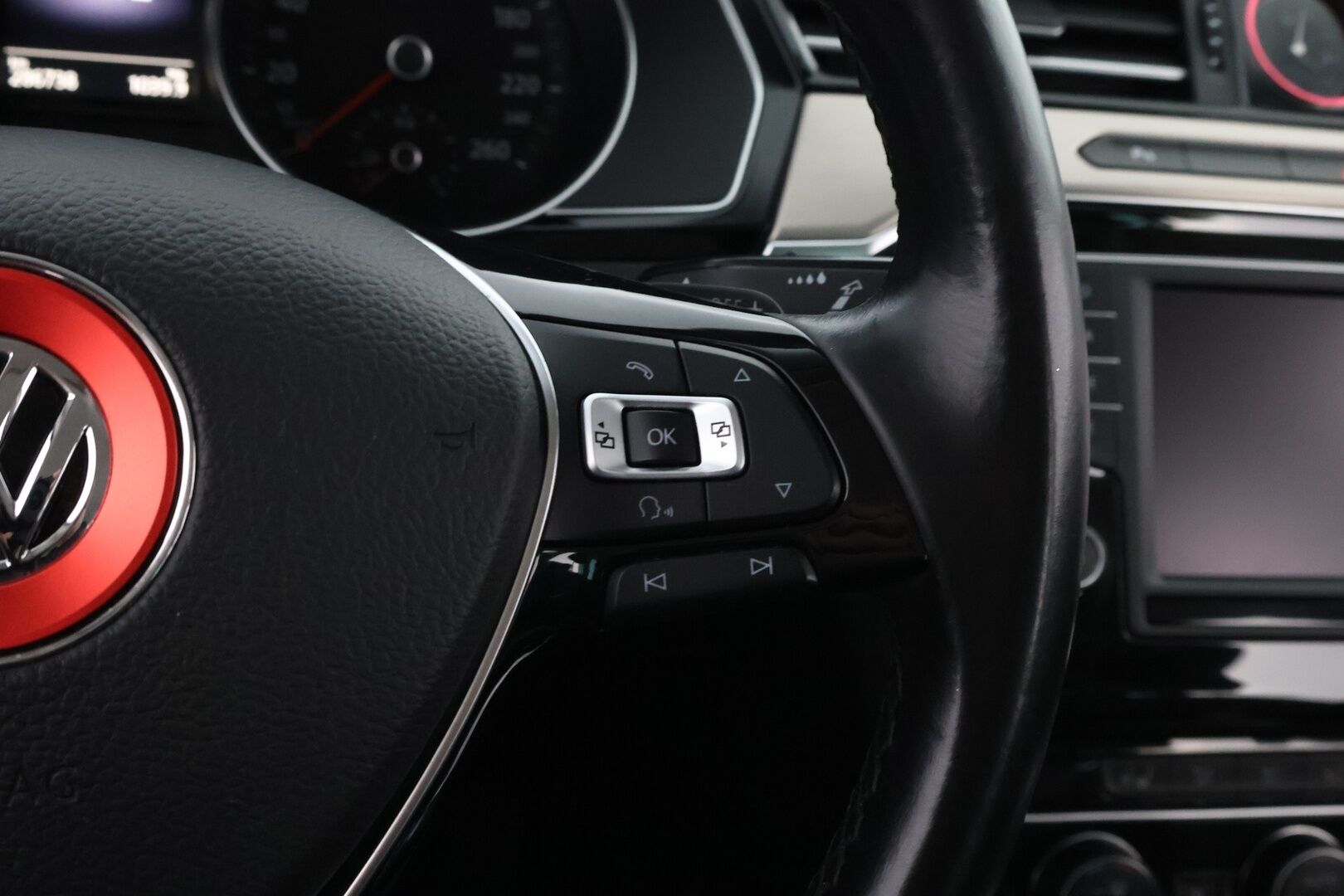 Volkswagen Passat 2015 Variant Highline 2,0 TDI 140 kW (190 hv) BlueMotion Technology 4MOTION DSG - *Webasto / ACC / P-kamera / Koukku / Nahkaverhoilu* MYYDÄÄN HUUTOKAUPAT.COMISSA!!*