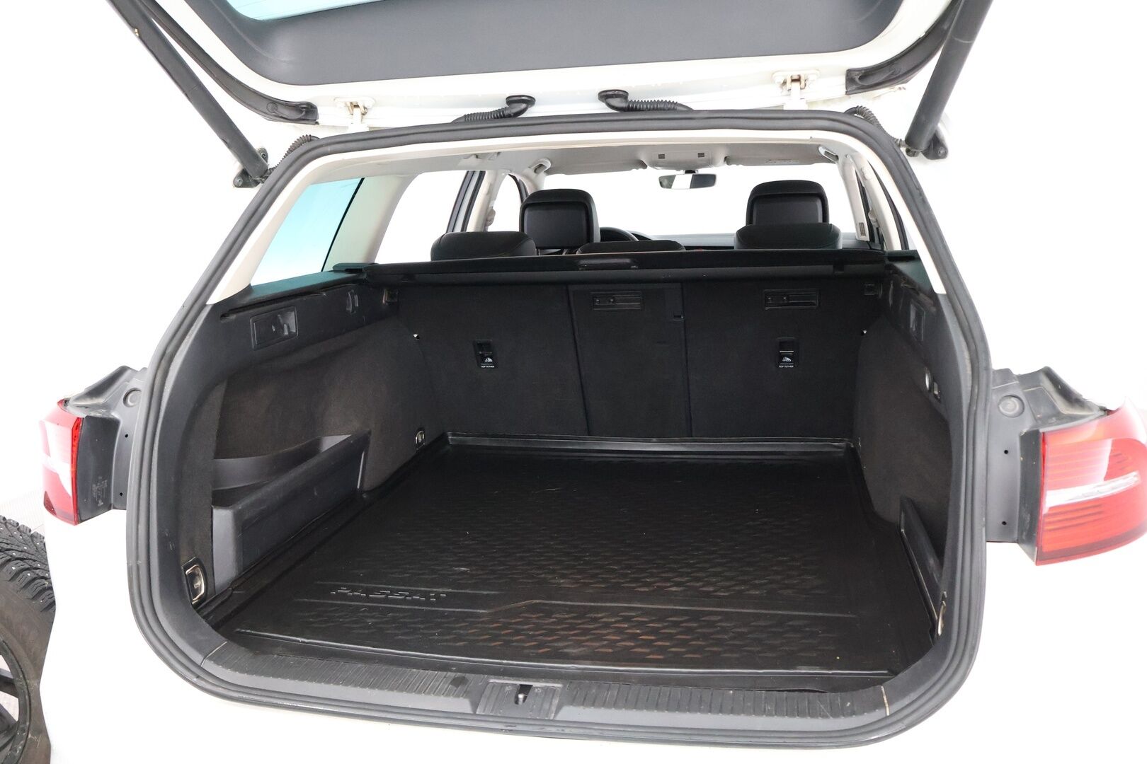 Volkswagen Passat 2015 Variant Highline 2,0 TDI 140 kW (190 hv) BlueMotion Technology 4MOTION DSG - Webasto / Adapt.Vakkari / Vetokoukku / Peruutuskamera / Nahkasisusta / LED / Juuri tullut Tampereelle!