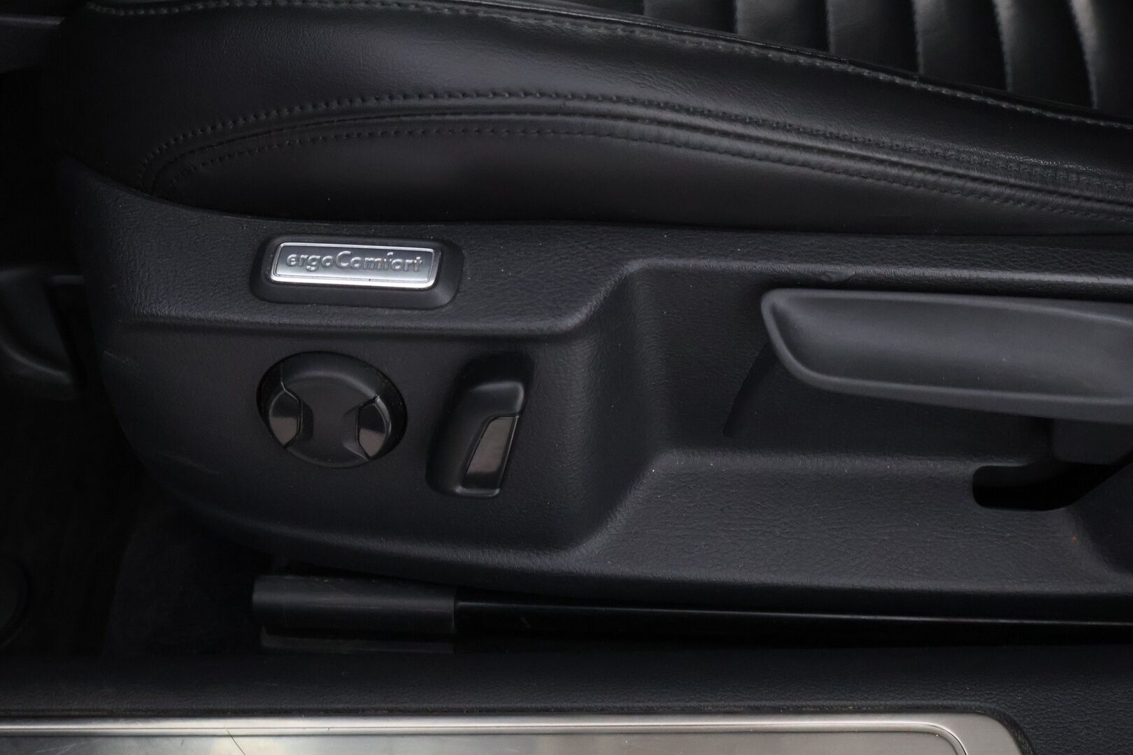 Volkswagen Passat 2015 Variant Highline 2,0 TDI 140 kW (190 hv) BlueMotion Technology 4MOTION DSG - *Webasto / ACC / P-kamera / Koukku / Nahkaverhoilu* MYYDÄÄN HUUTOKAUPAT.COMISSA!!*