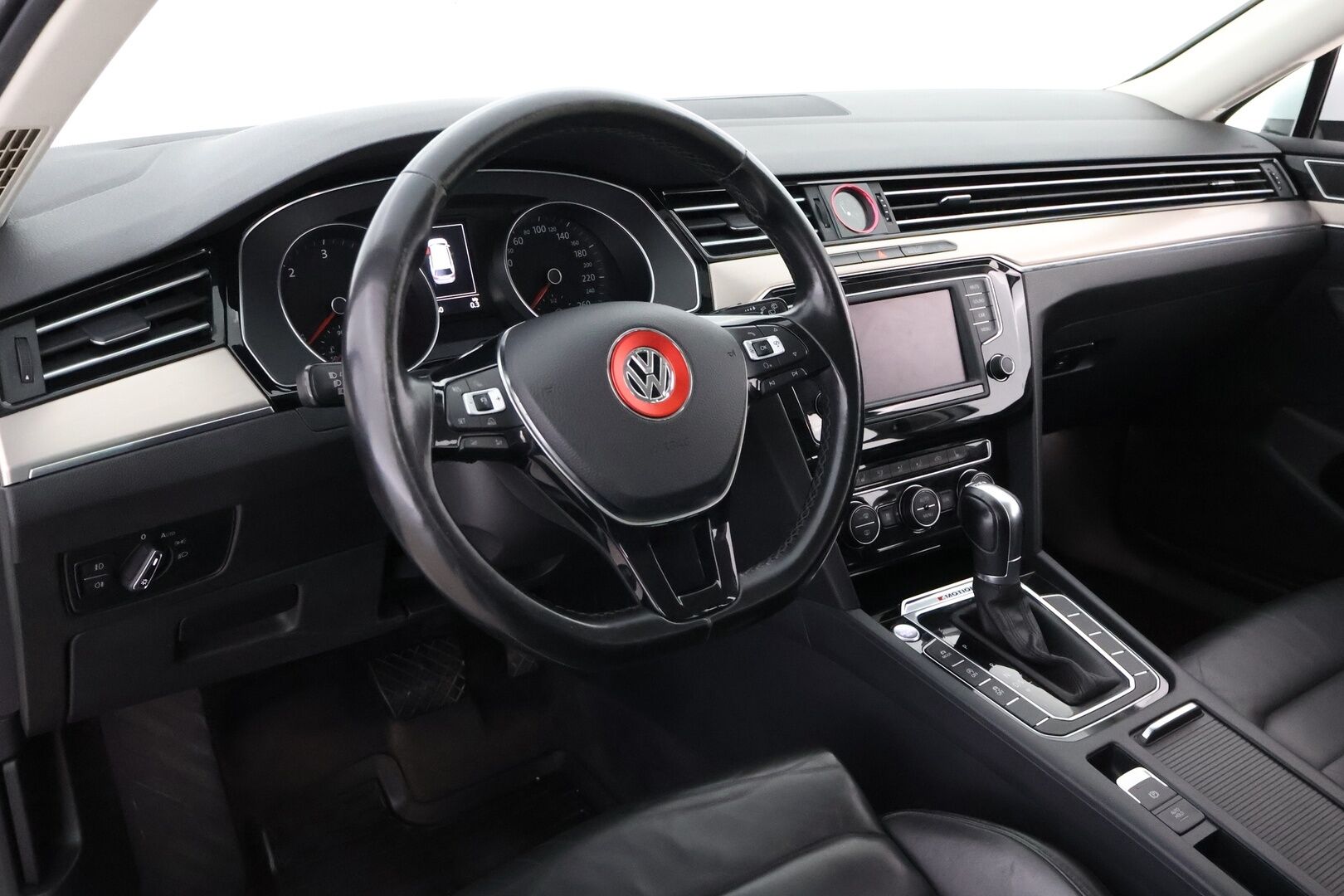 Volkswagen Passat 2015 Variant Highline 2,0 TDI 140 kW (190 hv) BlueMotion Technology 4MOTION DSG - *Webasto / ACC / P-kamera / Koukku / Nahkaverhoilu* MYYDÄÄN HUUTOKAUPAT.COMISSA!!*