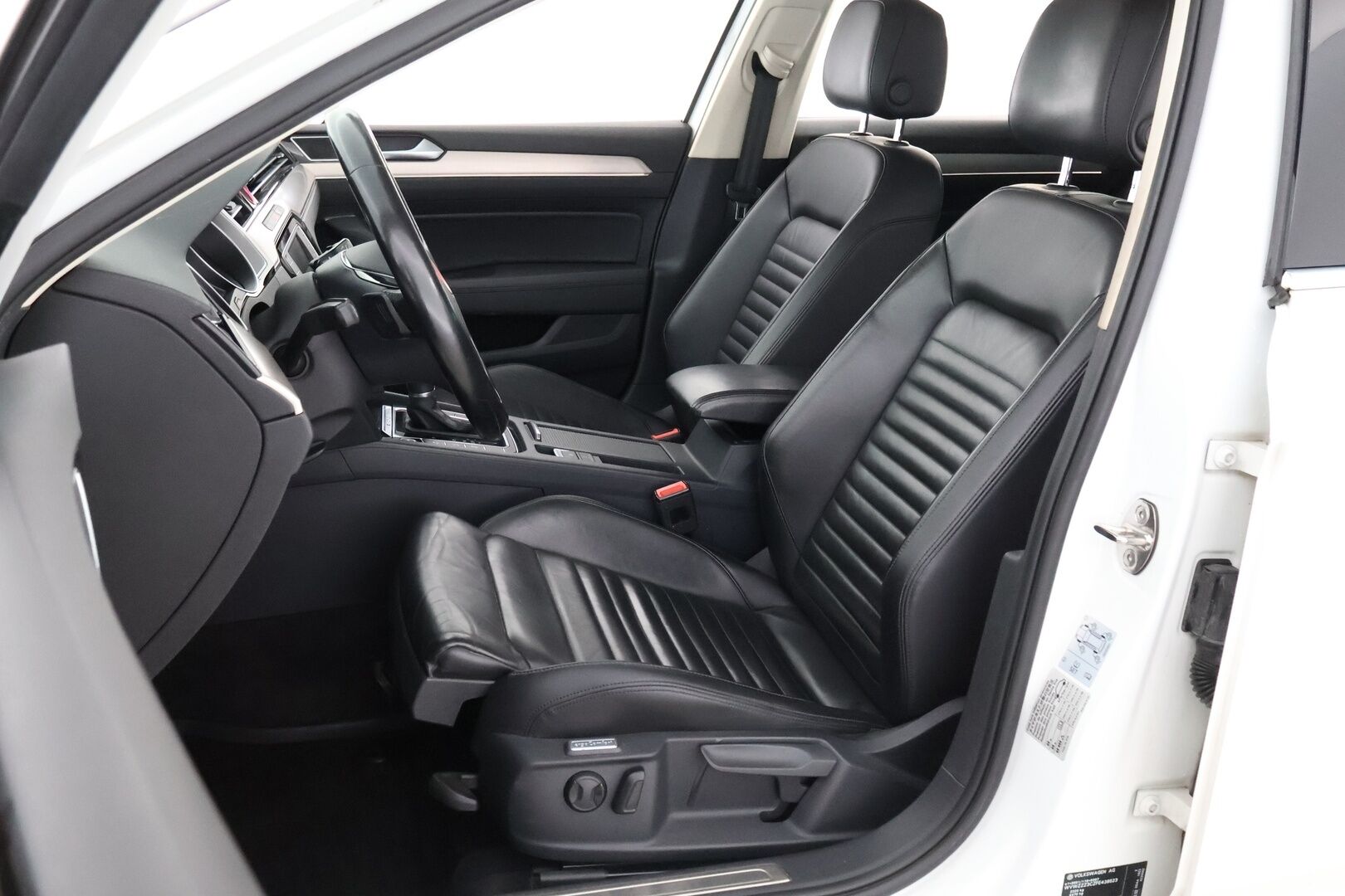 Volkswagen Passat 2015 Variant Highline 2,0 TDI 140 kW (190 hv) BlueMotion Technology 4MOTION DSG - Webasto / Adapt.Vakkari / Vetokoukku / Peruutuskamera / Nahkasisusta / LED / Juuri tullut Tampereelle!
