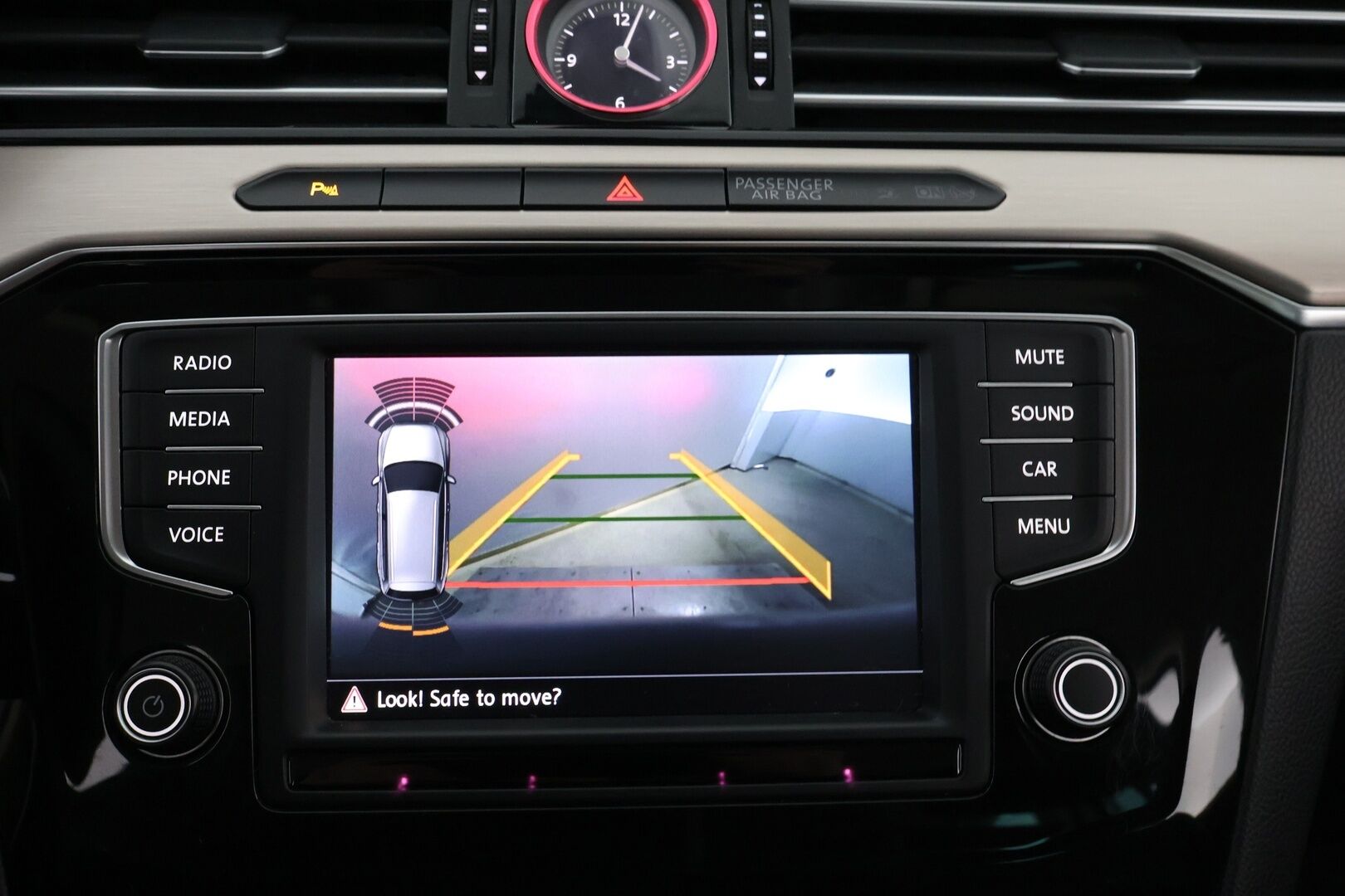 Volkswagen Passat 2015 Variant Highline 2,0 TDI 140 kW (190 hv) BlueMotion Technology 4MOTION DSG - *Webasto / ACC / P-kamera / Koukku / Nahkaverhoilu* MYYDÄÄN HUUTOKAUPAT.COMISSA!!*