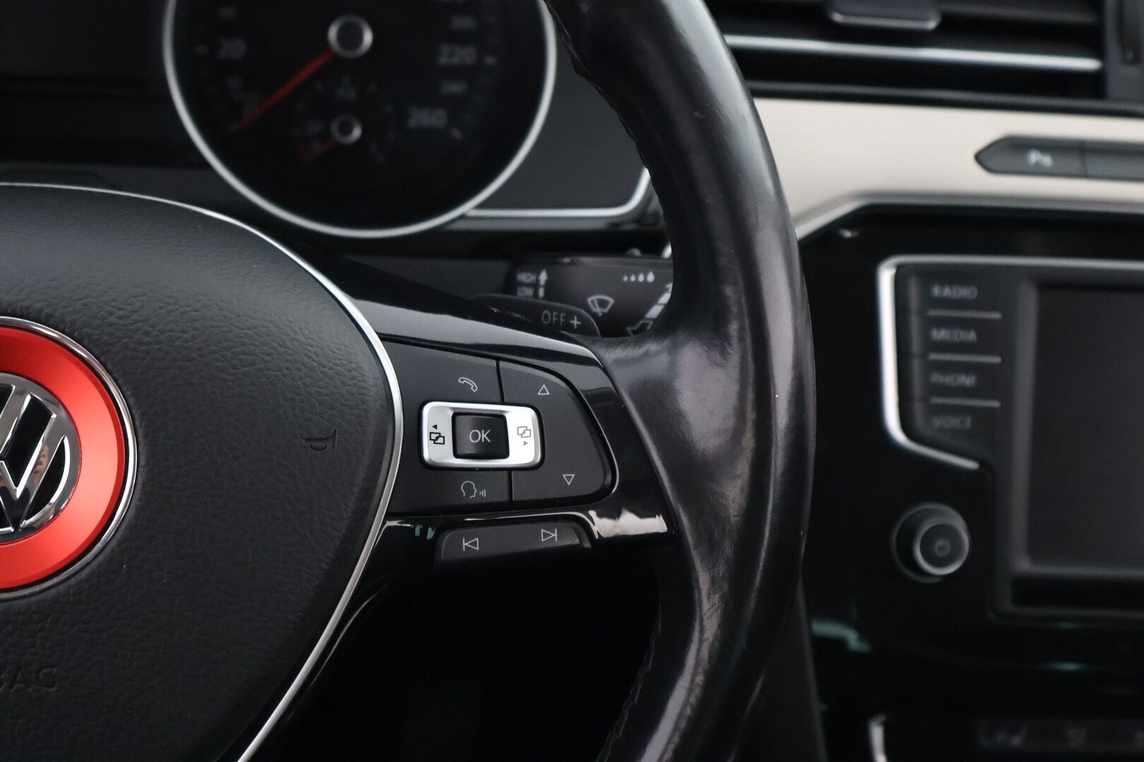 Volkswagen Passat 2015 Variant Highline 2,0 TDI 140 kW (190 hv) BlueMotion Technology 4MOTION DSG - *Webasto / ACC / P-kamera / Koukku / Nahkaverhoilu* MYYDÄÄN HUUTOKAUPAT.COMISSA!!*