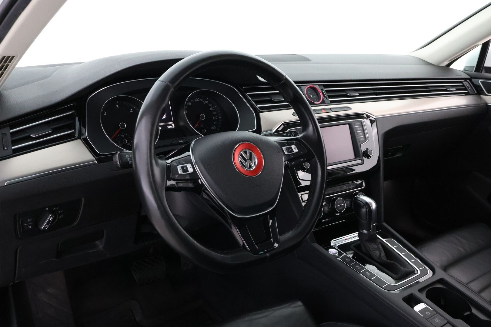 Volkswagen Passat 2015 Variant Highline 2,0 TDI 140 kW (190 hv) BlueMotion Technology 4MOTION DSG - *Webasto / ACC / P-kamera / Koukku / Nahkaverhoilu* MYYDÄÄN HUUTOKAUPAT.COMISSA!!*