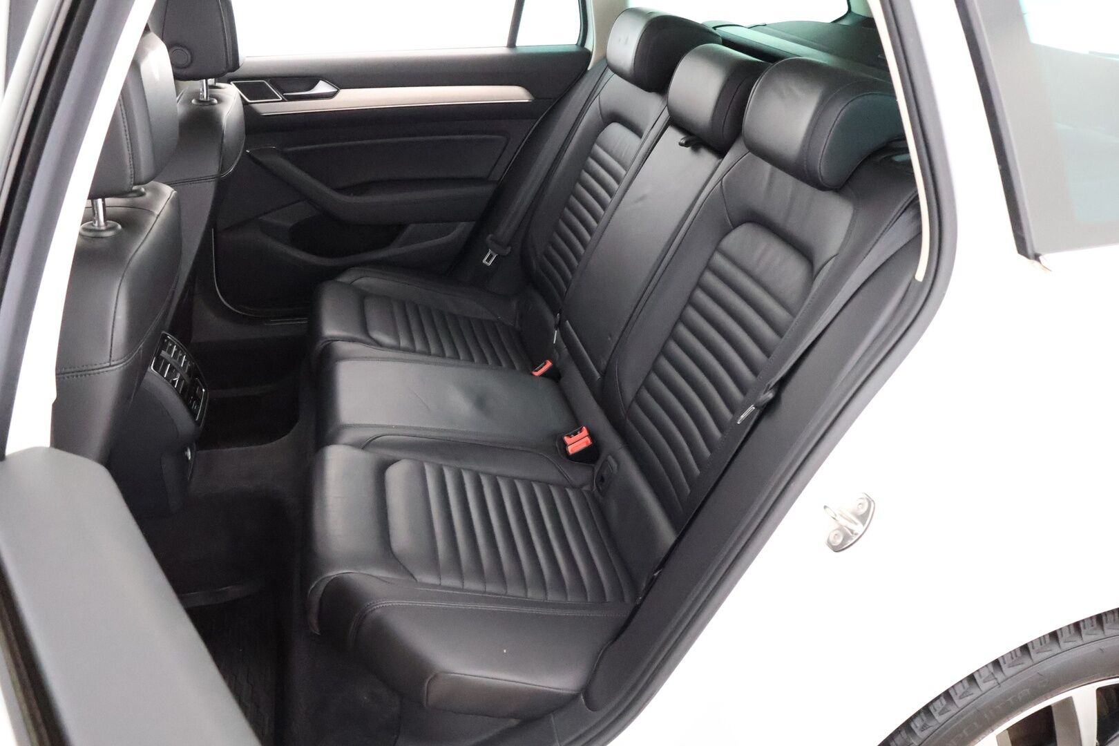 Volkswagen Passat 2015 Variant Highline 2,0 TDI 140 kW (190 hv) BlueMotion Technology 4MOTION DSG - Webasto / Adapt.Vakkari / Vetokoukku / Peruutuskamera / Nahkasisusta / LED / Juuri tullut Tampereelle!