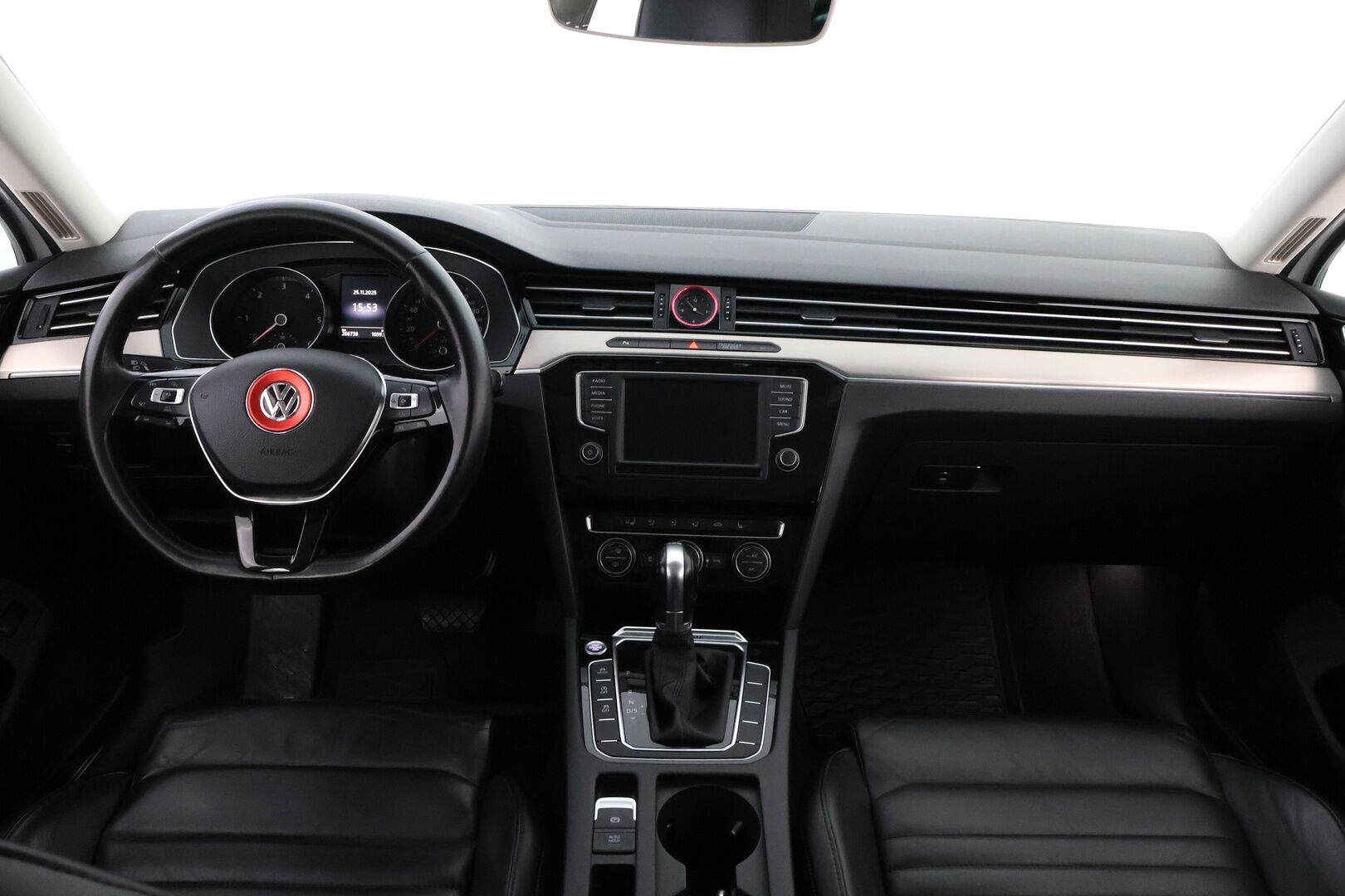 Volkswagen Passat 2015 Variant Highline 2,0 TDI 140 kW (190 hv) BlueMotion Technology 4MOTION DSG - *Webasto / ACC / P-kamera / Koukku / Nahkaverhoilu* MYYDÄÄN HUUTOKAUPAT.COMISSA!!*