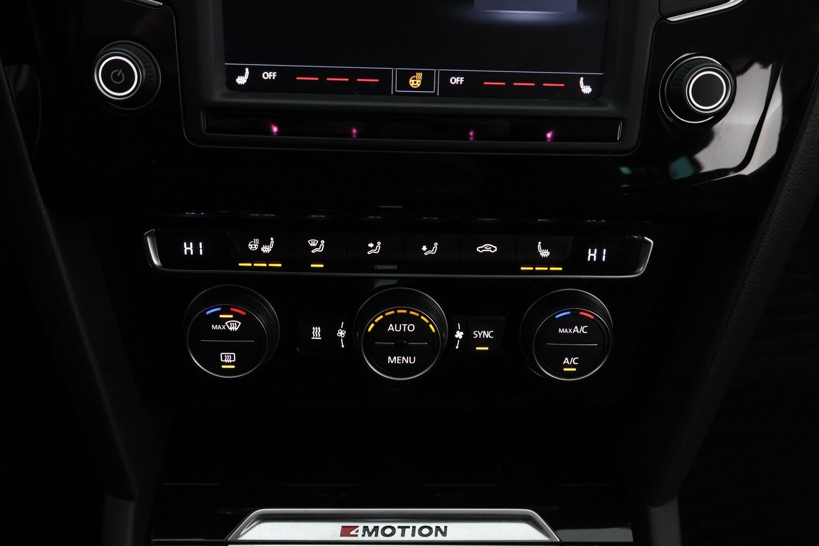 Volkswagen Passat 2015 Variant Highline 2,0 TDI 140 kW (190 hv) BlueMotion Technology 4MOTION DSG - *Webasto / ACC / P-kamera / Koukku / Nahkaverhoilu* MYYDÄÄN HUUTOKAUPAT.COMISSA!!*